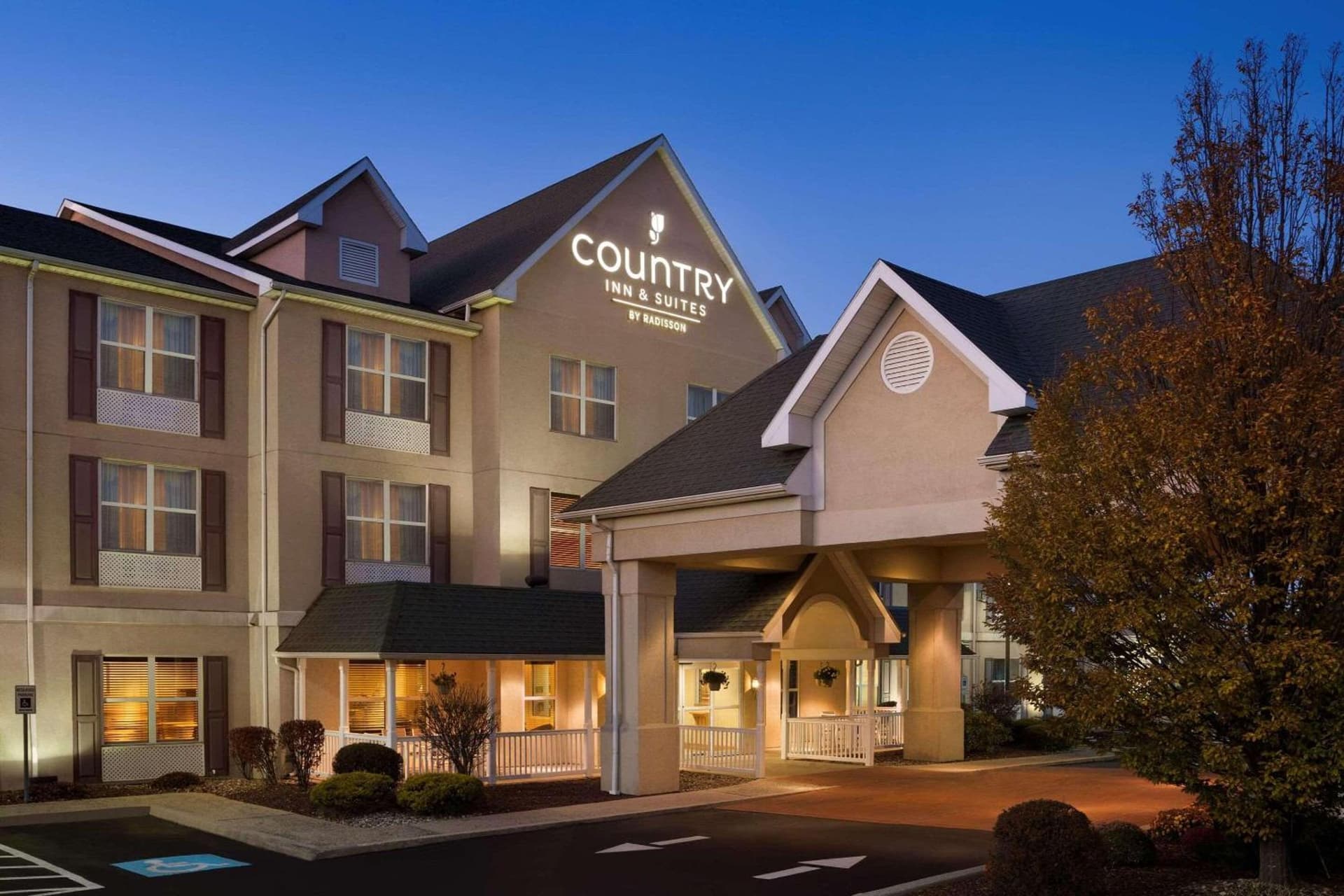 Country Inn & Suites by Radisson, Frackville (Pottsville), PA featured exterior or lobby in Mount Pleasant, PA — similar hotel