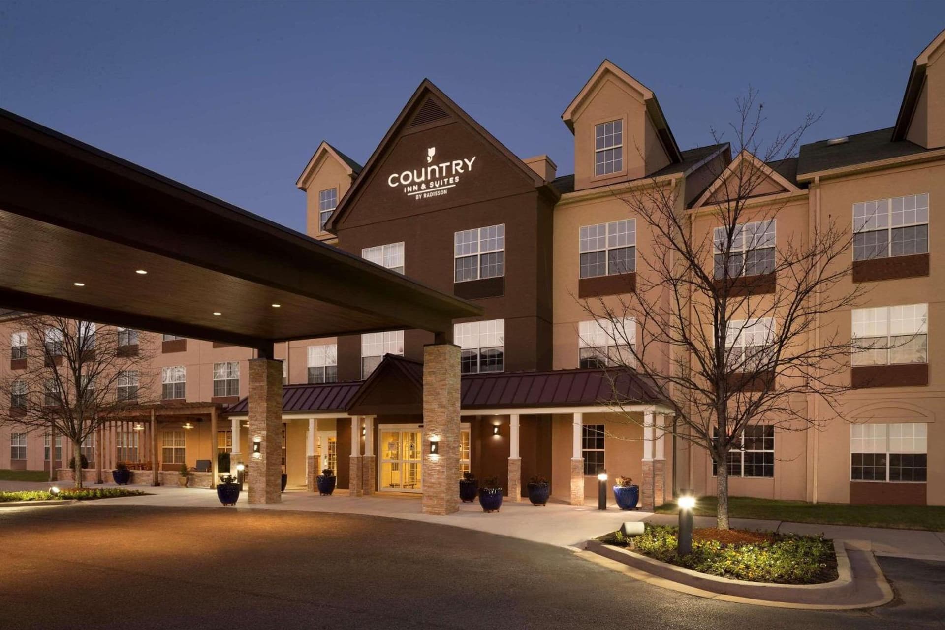Country Inn & Suites by Radisson, Aiken South featured exterior or lobby in Aiken, SC — similar hotel