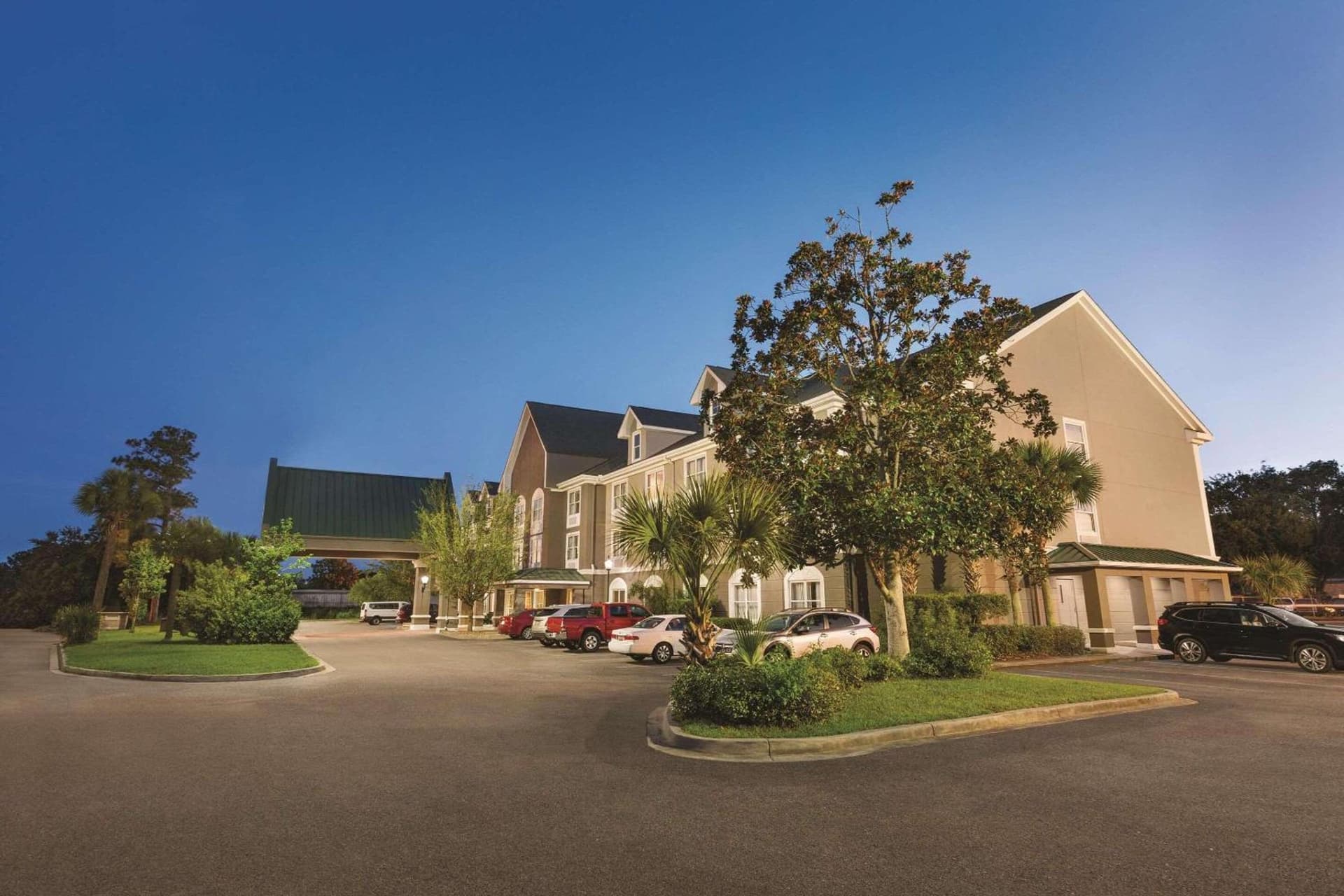 Country Inn & Suites by Radisson, Beaufort West, SC interior in Beaufort, SC — gallery photo 2