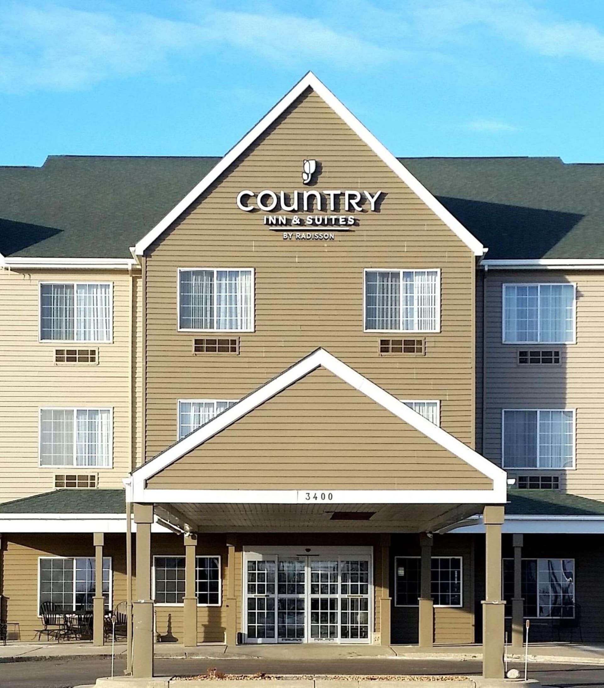 Country Inn & Suites by Radisson, Watertown, SD featured exterior or lobby in Watertown, SD — similar hotel