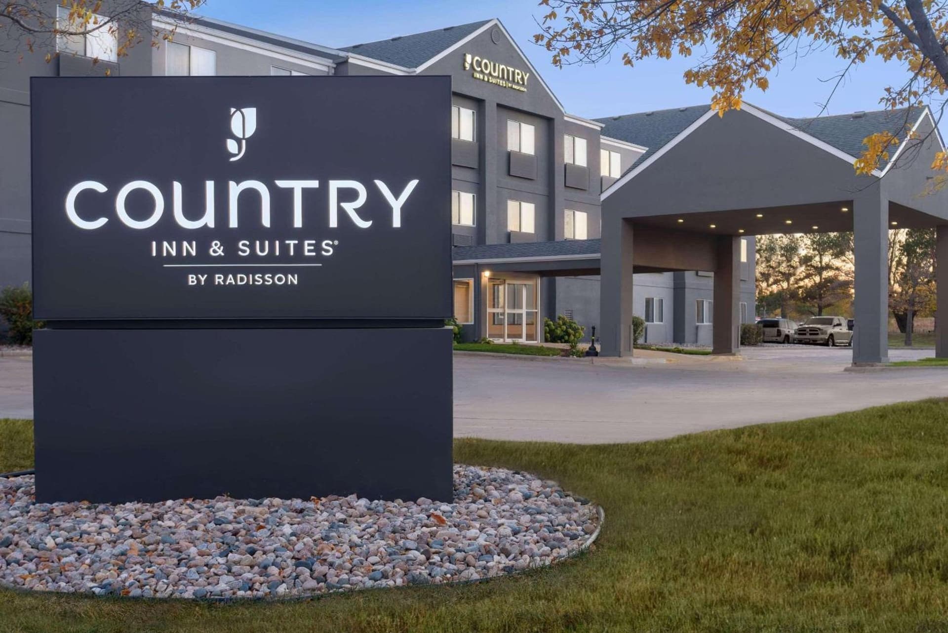 Country Inn & Suites by Radisson, Brookings featured exterior or lobby in Brookings, SD — similar hotel