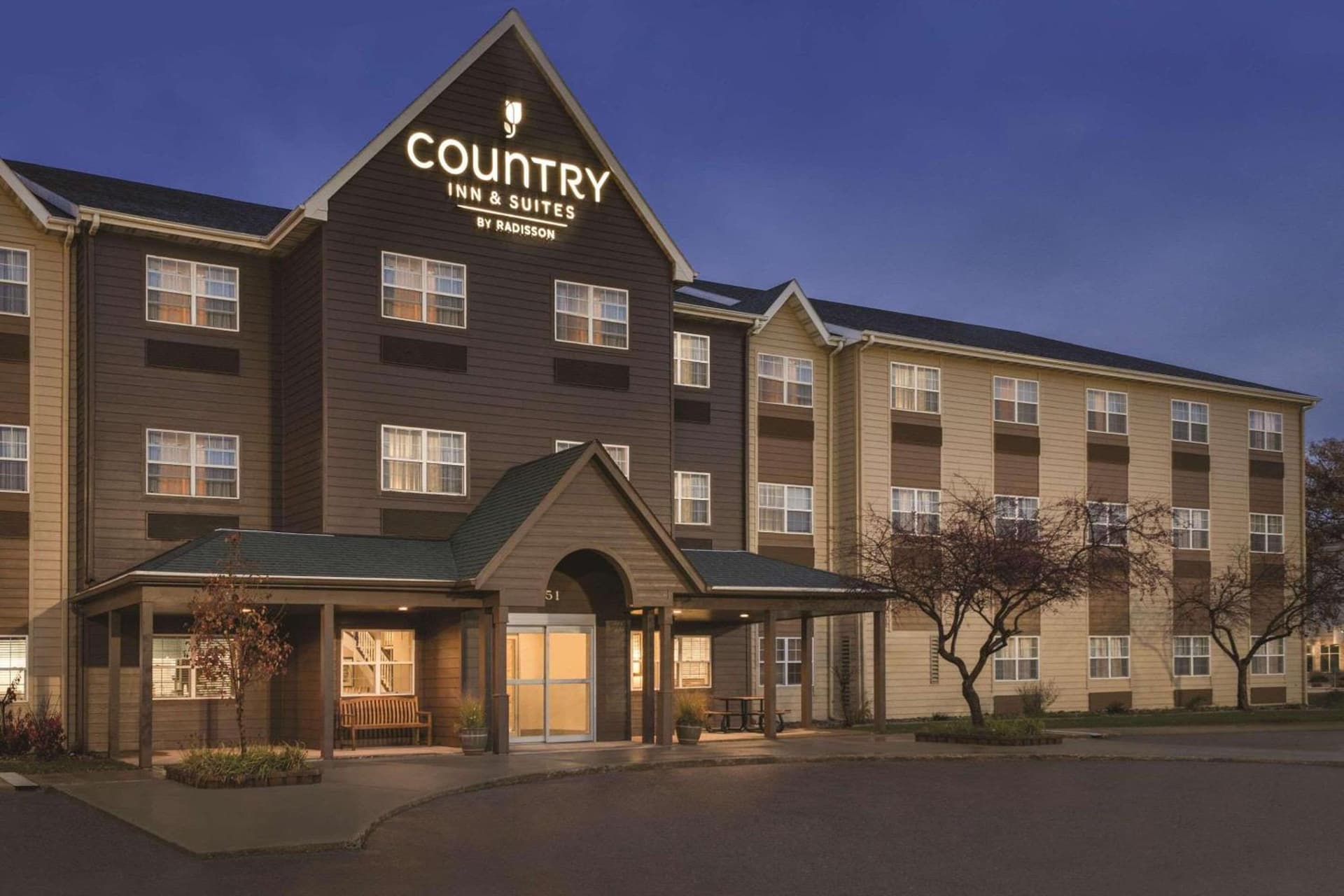 Country Inn & Suites by Radisson, Dakota Dunes, SD featured exterior or lobby in Dakota Dunes, SD — similar hotel