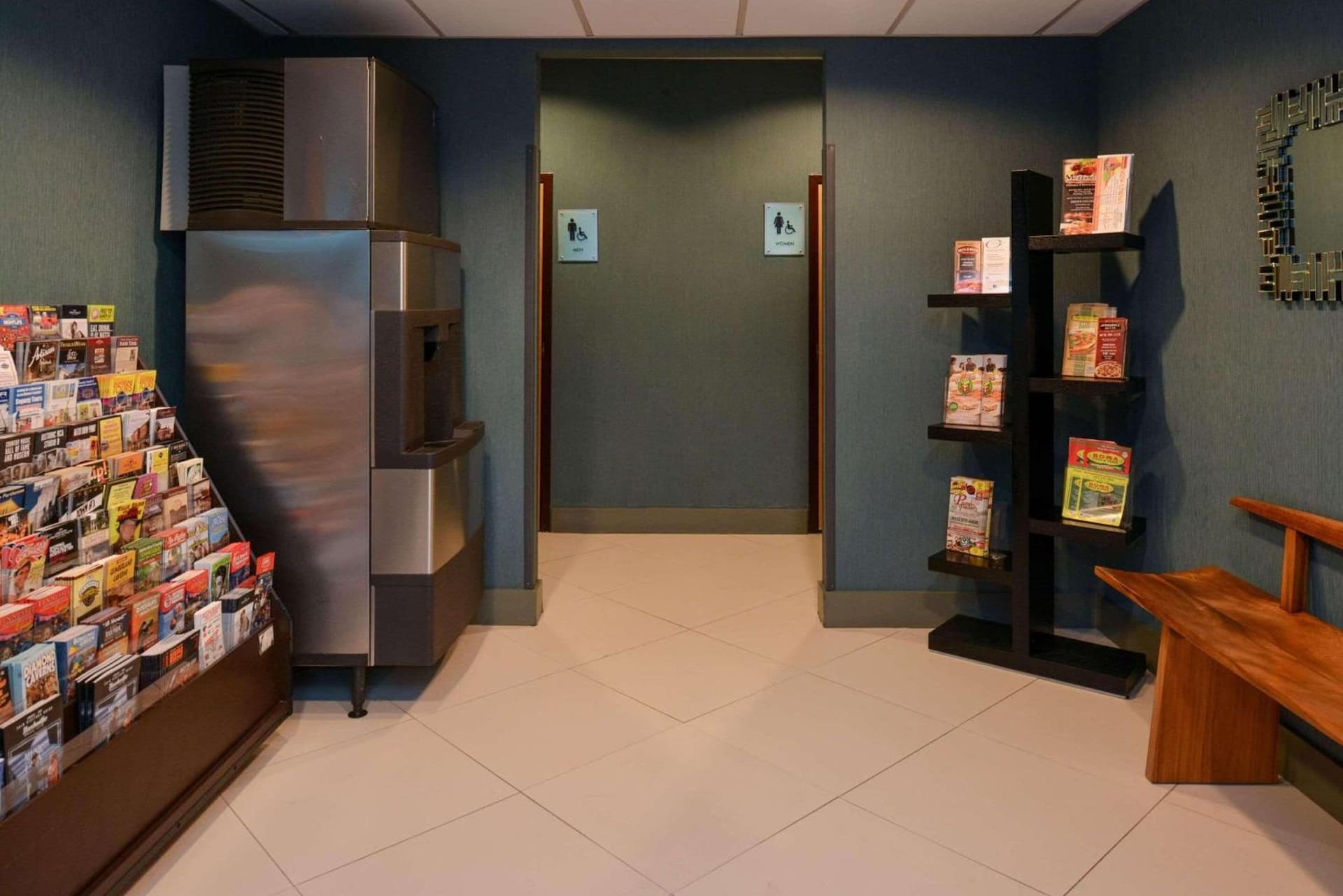 Country Inn & Suites by Radisson Nashville Airport TN interior in Nashville, TN — gallery photo 2
