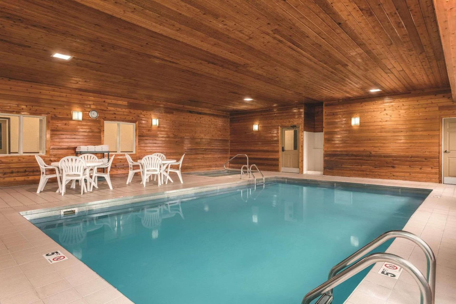 Country Inn & Suites by Radisson, Dakota Dunes, SD gallery photo in Dakota Dunes, SD — image 9