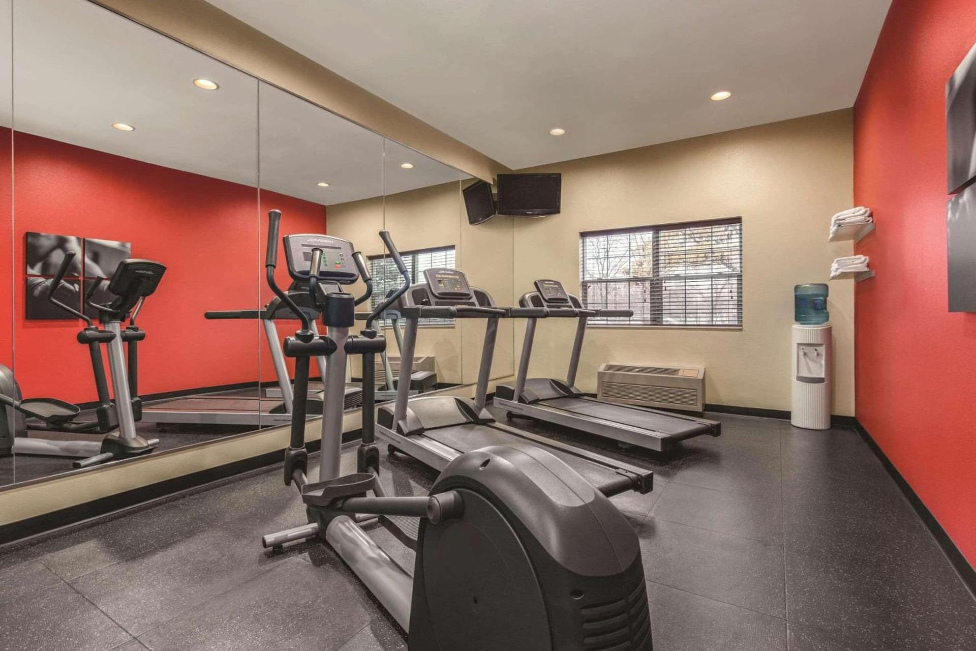 Country Inn & Suites by Radisson, Dakota Dunes, SD gallery photo in Dakota Dunes, SD — image 12
