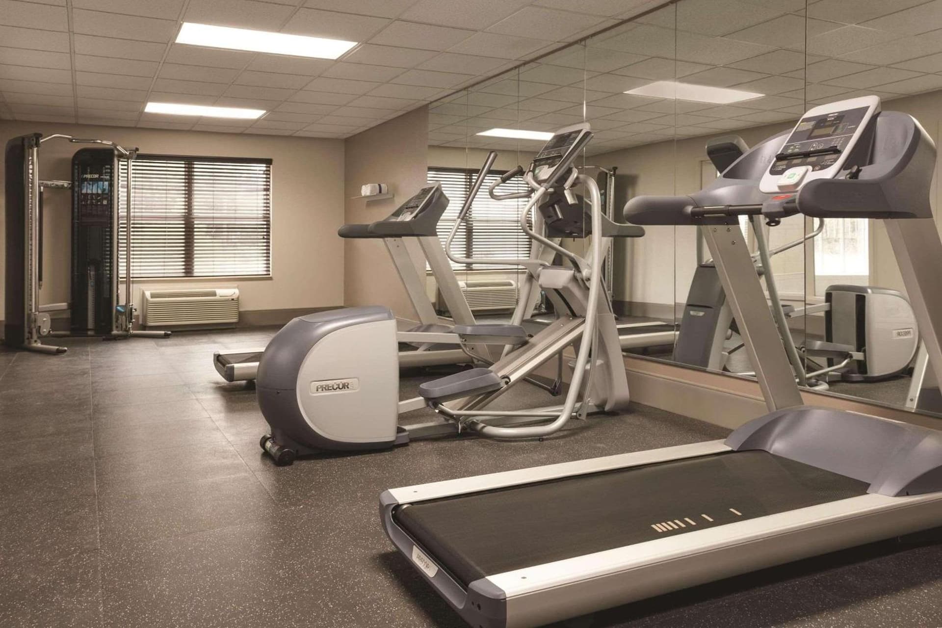 Country Inn & Suites by Radisson, Chattanooga-Lookout Mountain gallery photo in Chattanooga, TN — image 25