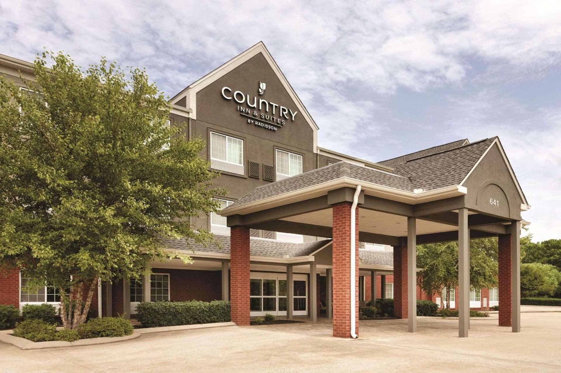 Country Inn & Suites by Radisson, Goodlettsville, TN interior in Goodlettsville, TN — gallery photo 2