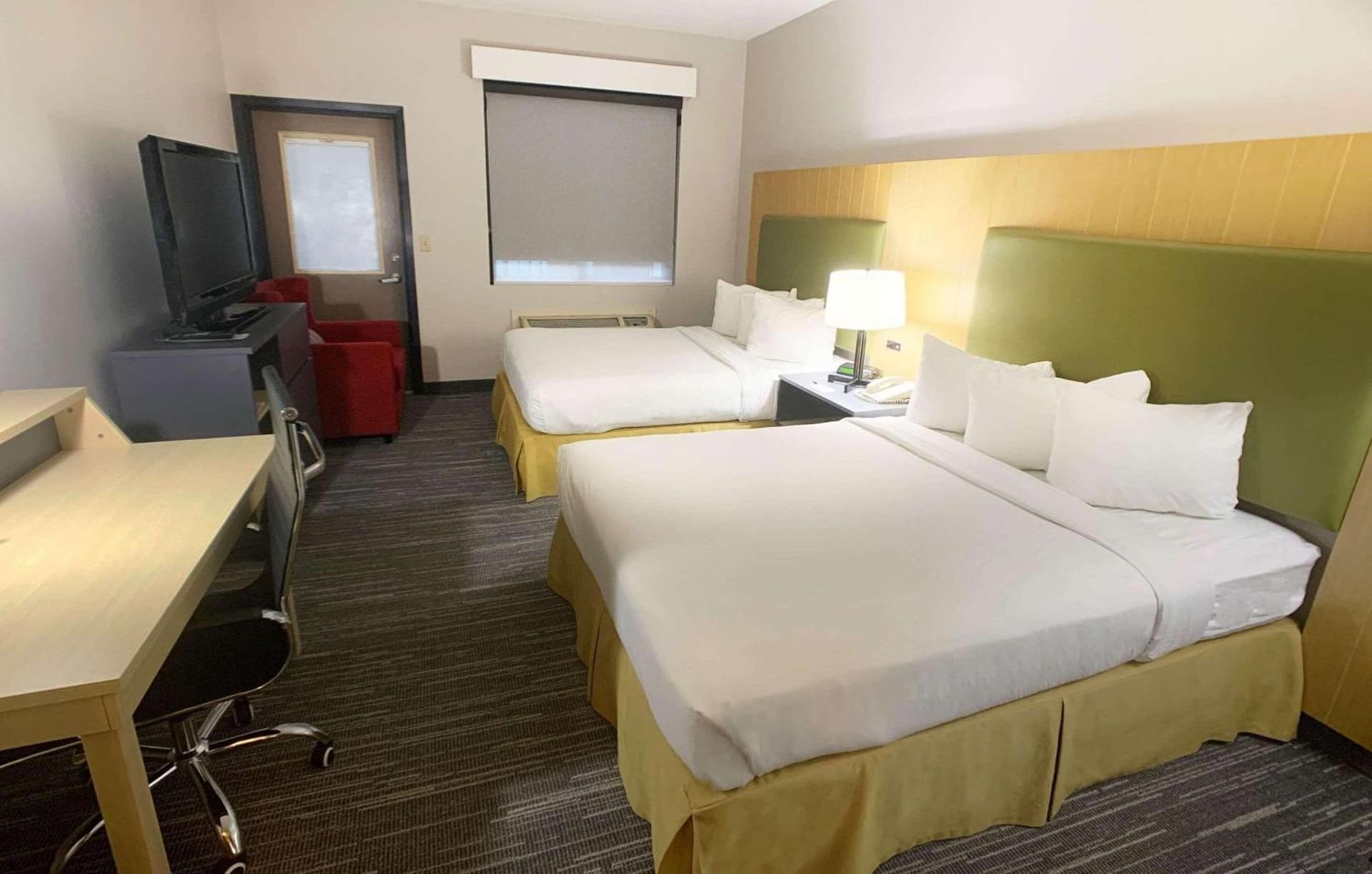 Country Inn & Suites by Radisson, Fort Worth West l-30 NAS JRB gallery photo in Fort Worth, TX — image 25