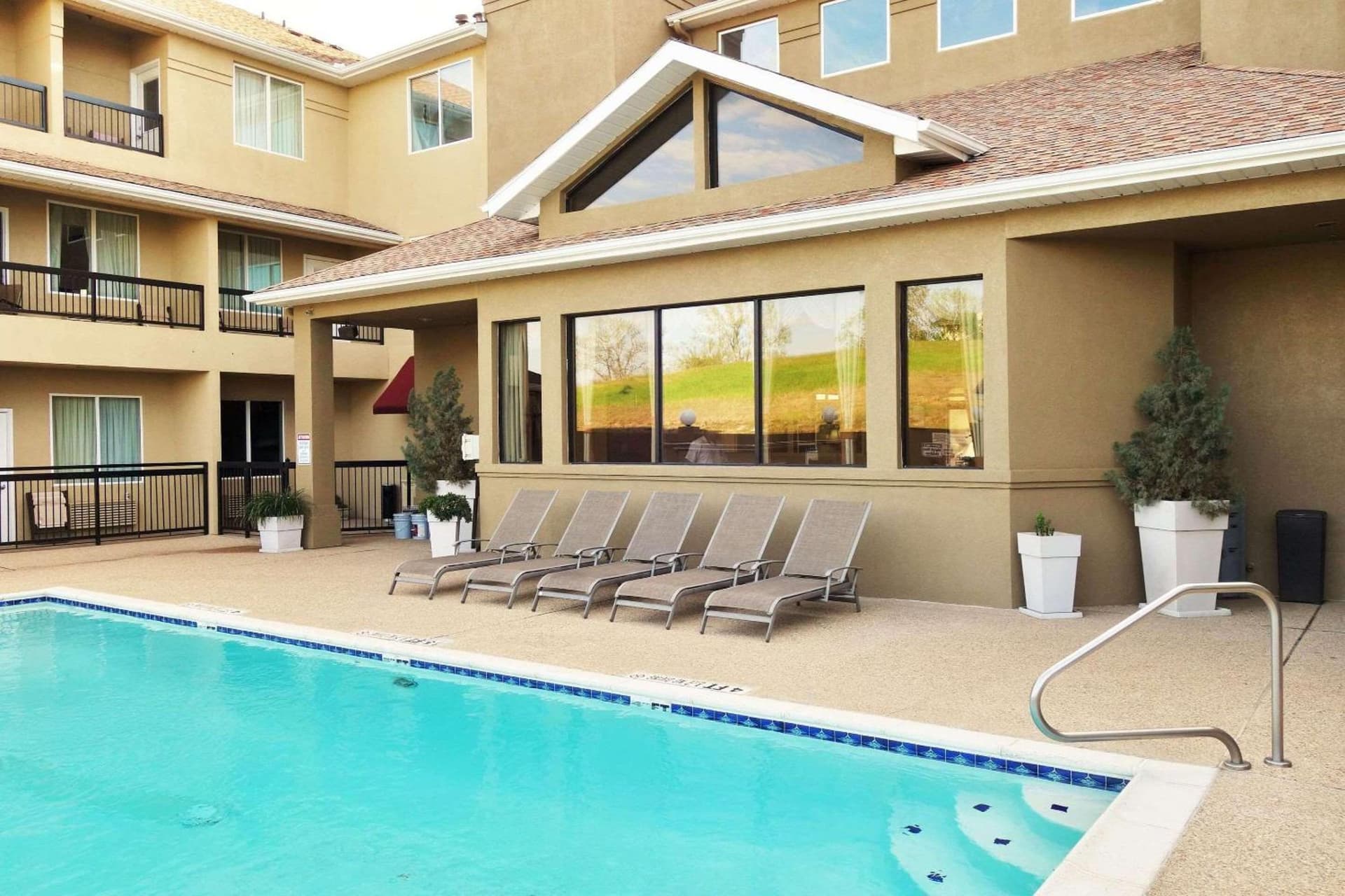 Country Inn & Suites by Radisson, Fort Worth West l-30 NAS JRB gallery photo in Fort Worth, TX — image 74