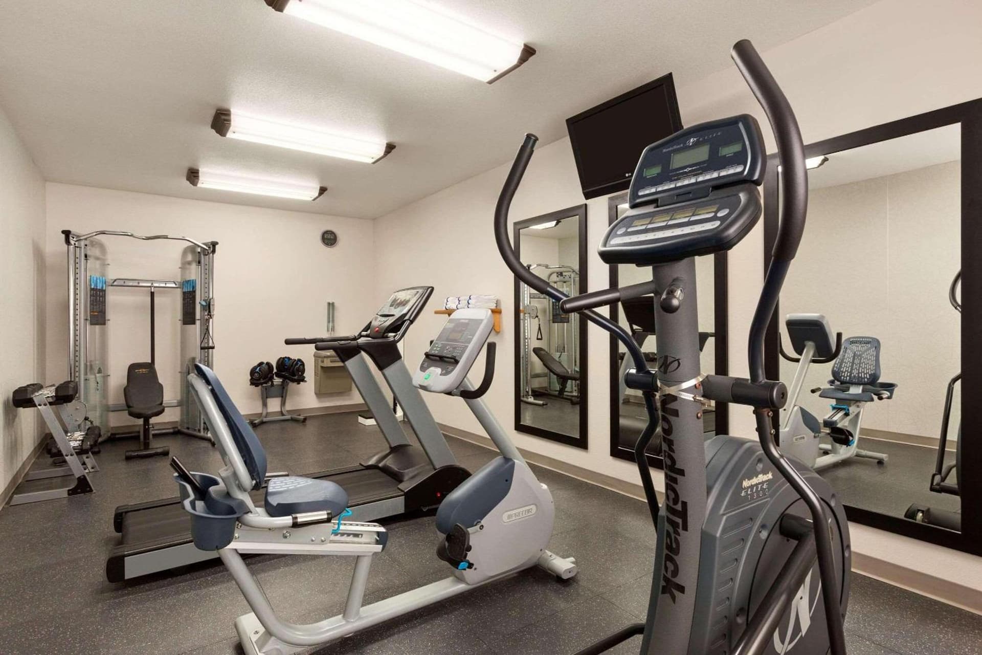 Country Inn & Suites by Radisson, Fort Worth West l-30 NAS JRB gallery photo in Fort Worth, TX — image 11