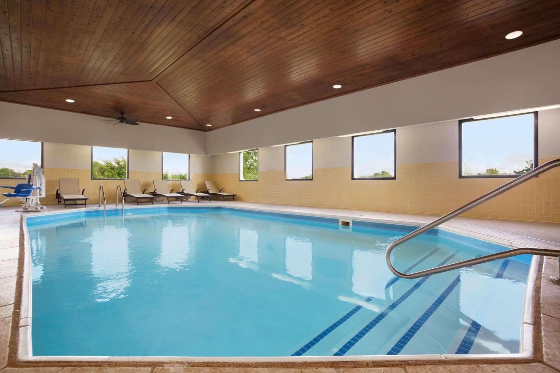 Country Inn & Suites by Radisson, DFW Airport South, TX gallery photo in Irving, TX — image 35