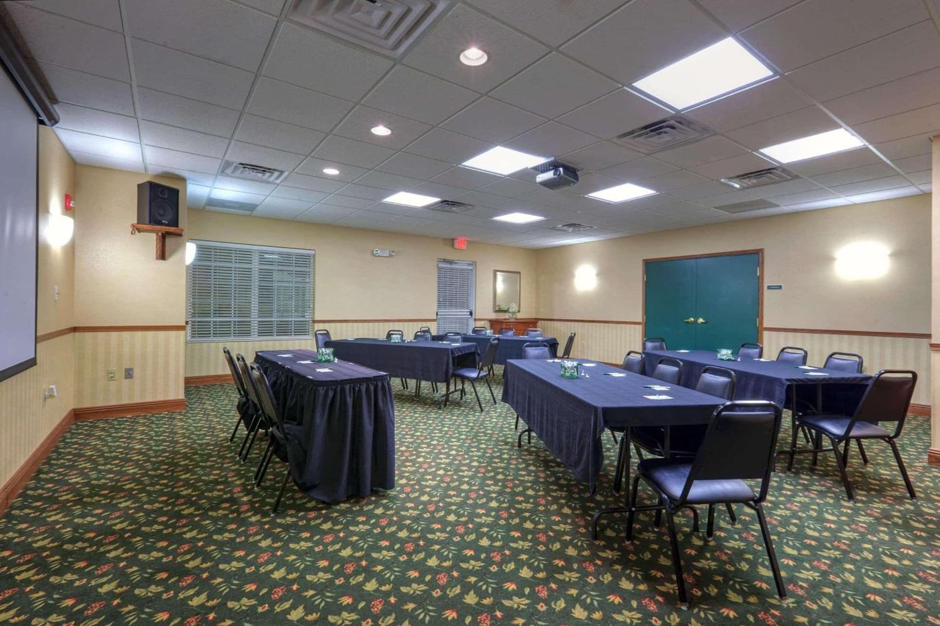 Country Inn & Suites by Radisson, Winchester, VA gallery photo in Winchester, VA — image 34