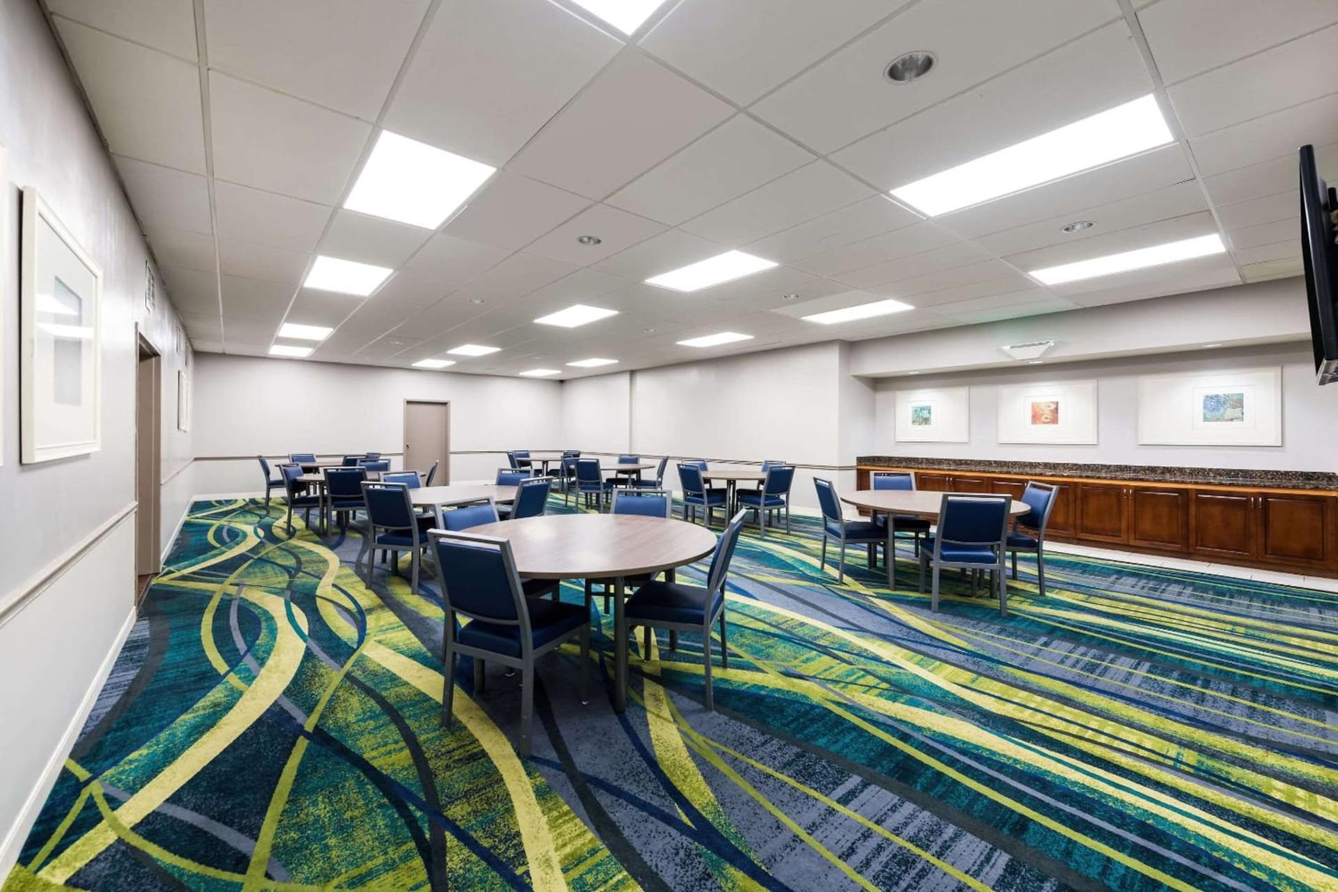 Country Inn & Suites by Radisson, Virginia Beach Oceanfront gallery photo in Virginia Beach, VA — image 22