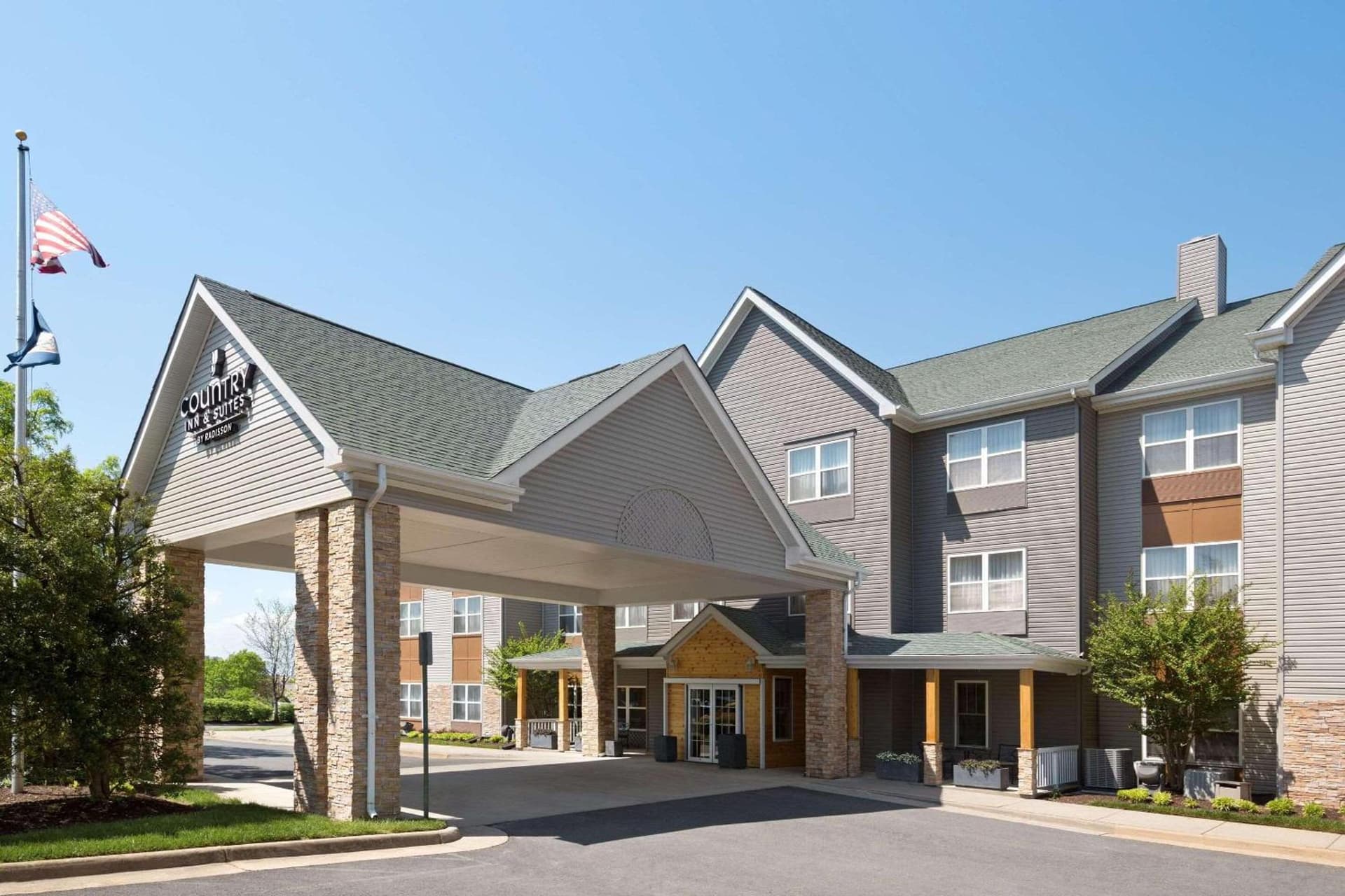 Country Inn & Suites by Radisson, Washington Dulles International Airport, VA featured exterior or lobby in Sterling, VA — similar hotel