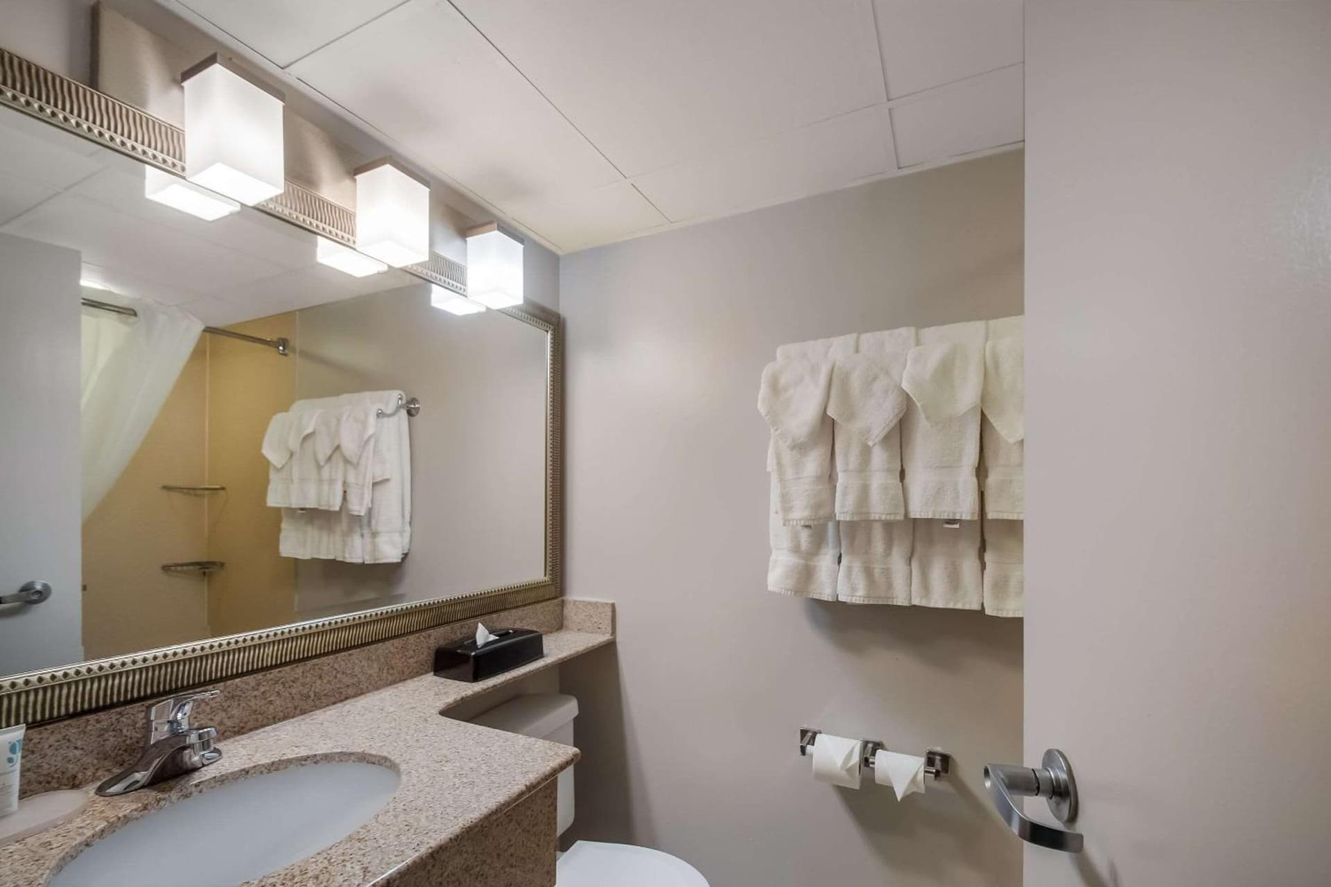 Country Inn & Suites by Radisson, Fredericksburg South (I-95), VA gallery photo in Fredericksburg, VA — image 7