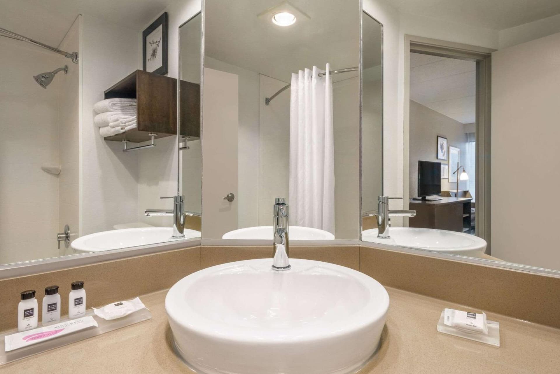 Country Inn & Suites by Radisson, La Crosse, WI gallery photo in La Crosse, WI — image 66