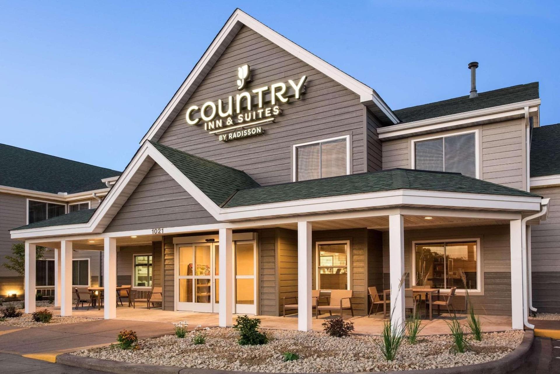 Country Inn & Suites by Radisson, Chippewa Falls, WI featured exterior or lobby in Chippewa Falls, WI — similar hotel