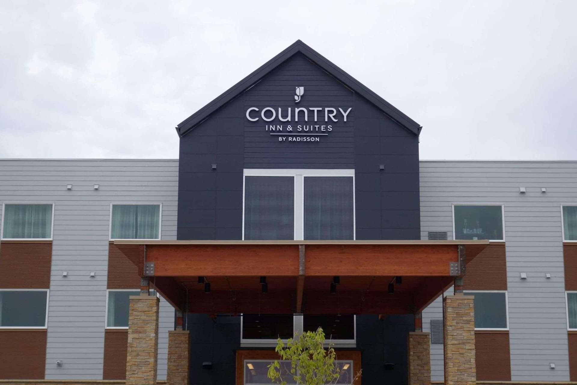 Country Inn & Suites by Radisson, Ft Atkinson, WI interior in Fort Atkinson, WI — gallery photo 2