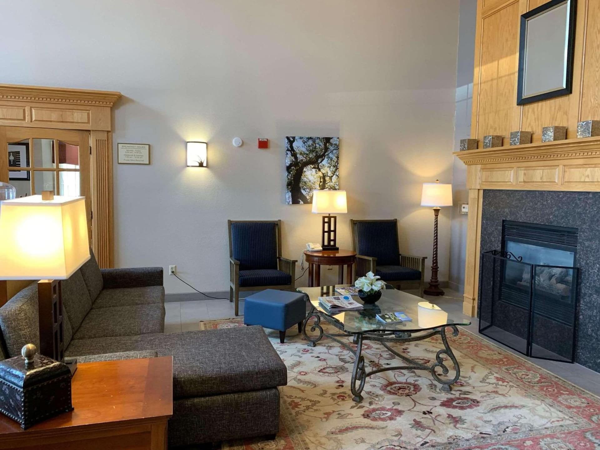 Country Inn & Suites by Radisson Kenosha - Pleasant Prairie interior in Kenosha, WI — gallery photo 2