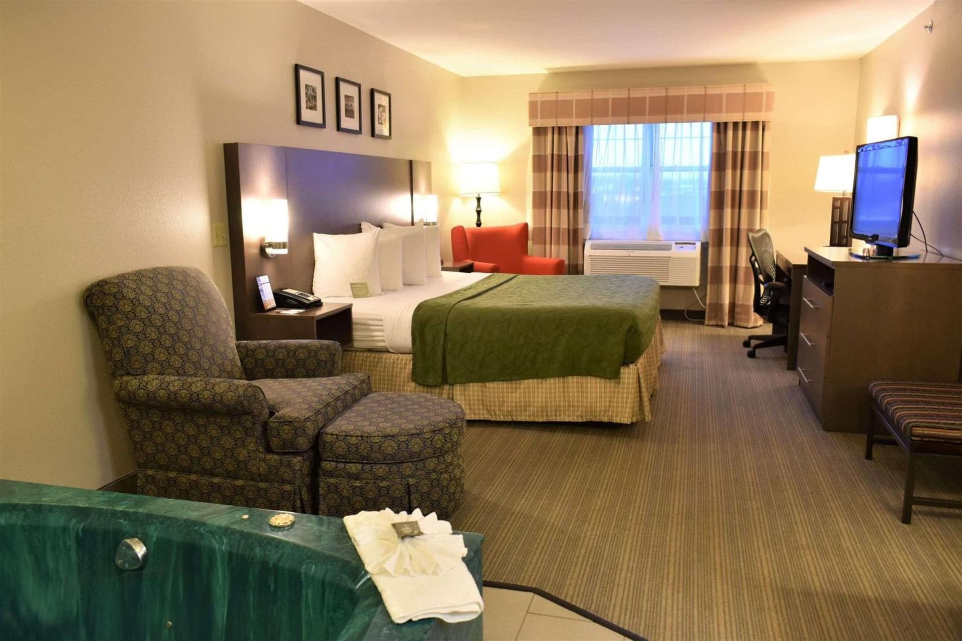 Country Inn & Suites by Radisson Kenosha - Pleasant Prairie gallery photo in Kenosha, WI — image 14
