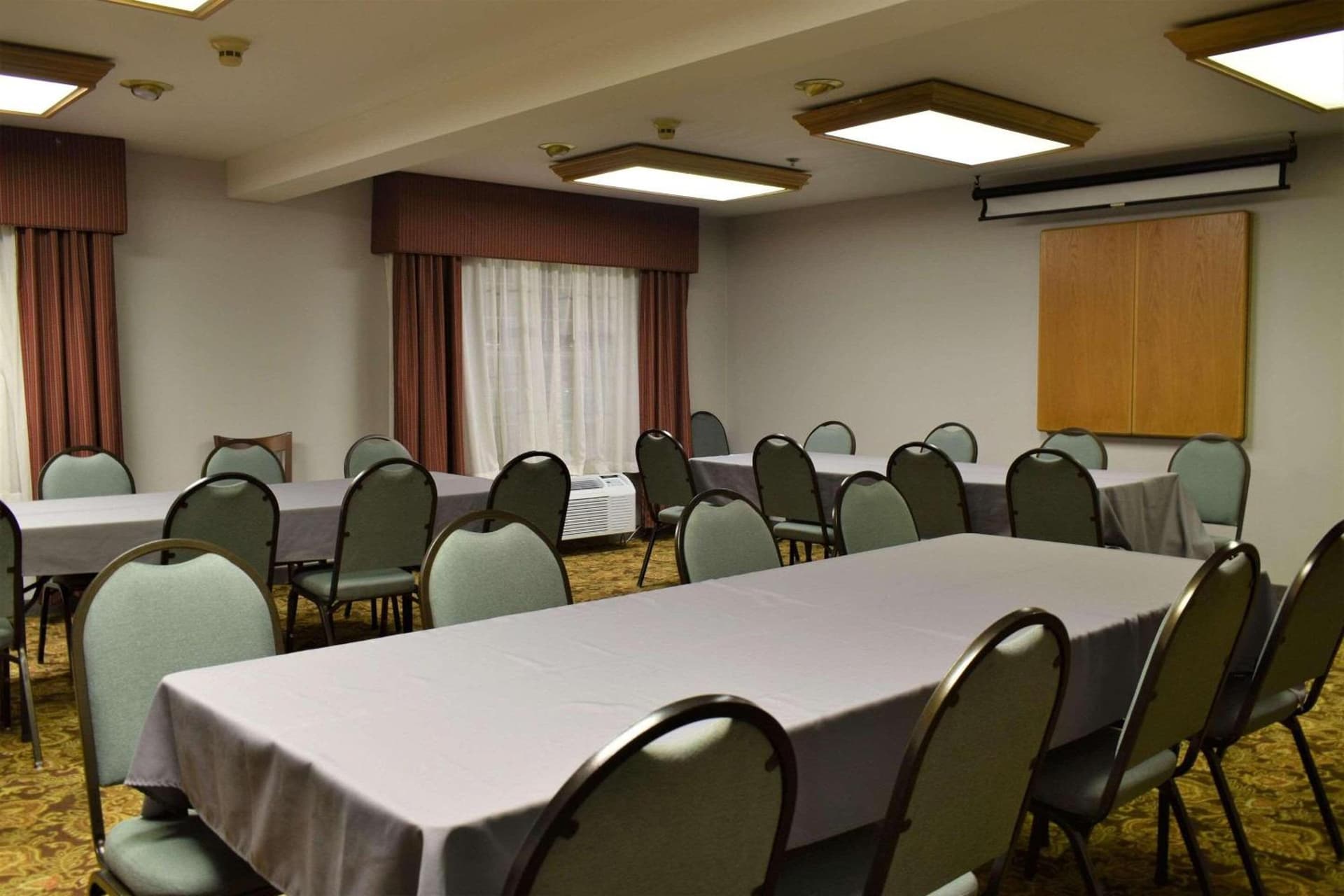Country Inn & Suites by Radisson Kenosha - Pleasant Prairie gallery photo in Kenosha, WI — image 27
