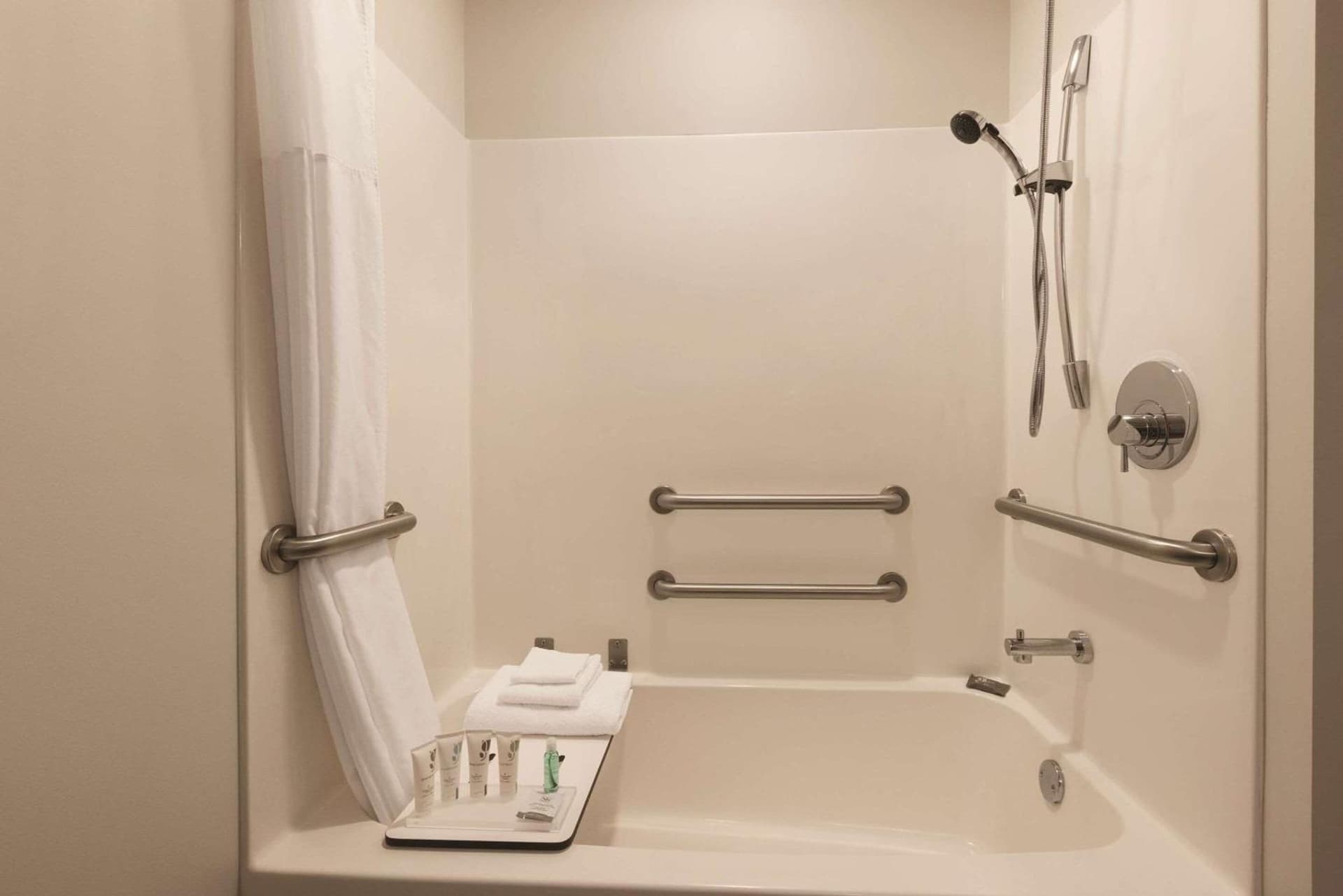 Country Inn & Suites by Radisson, Green Bay North gallery photo in Green Bay, WI — image 18