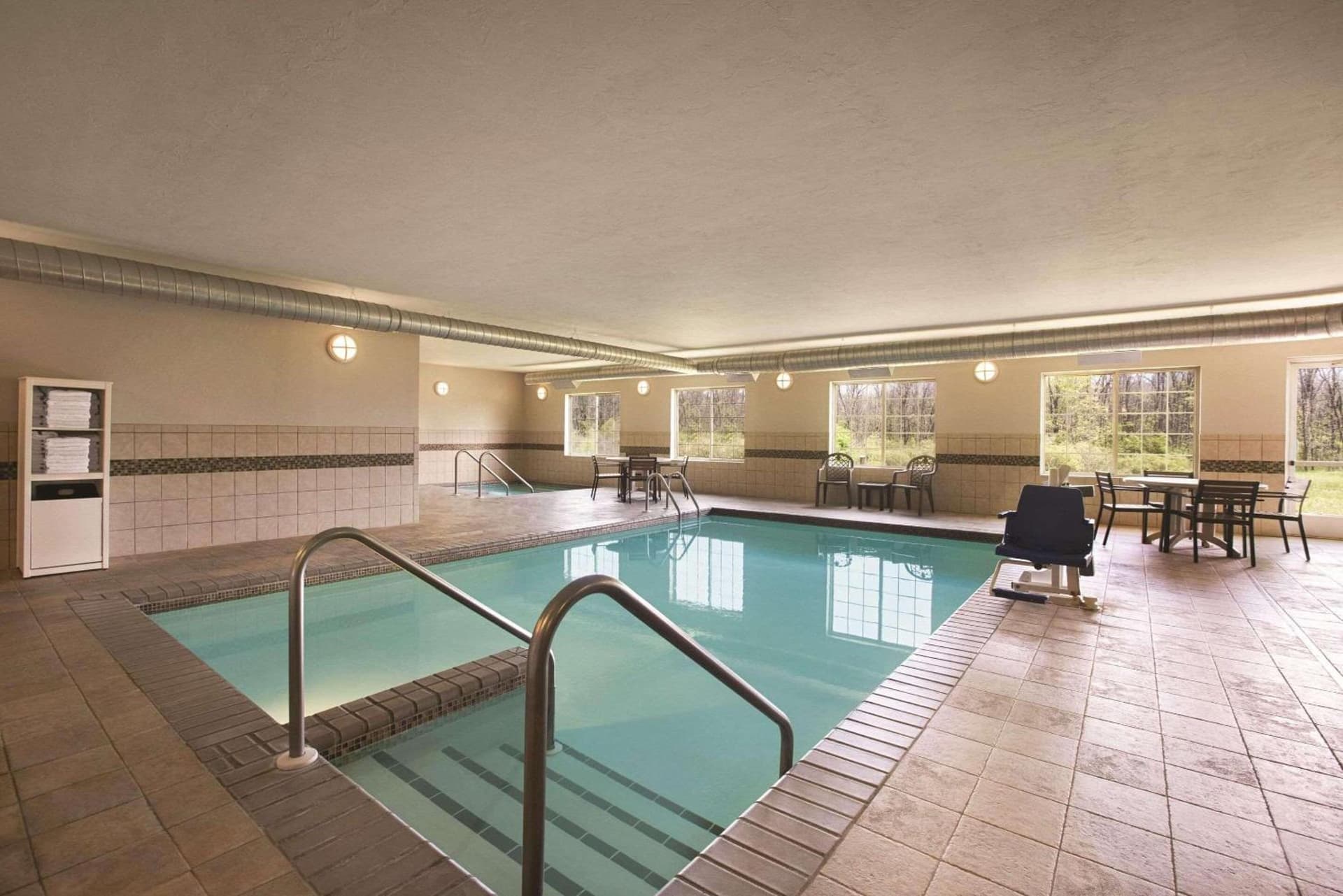 Country Inn & Suites by Radisson, Green Bay North interior in Green Bay, WI — gallery photo 2