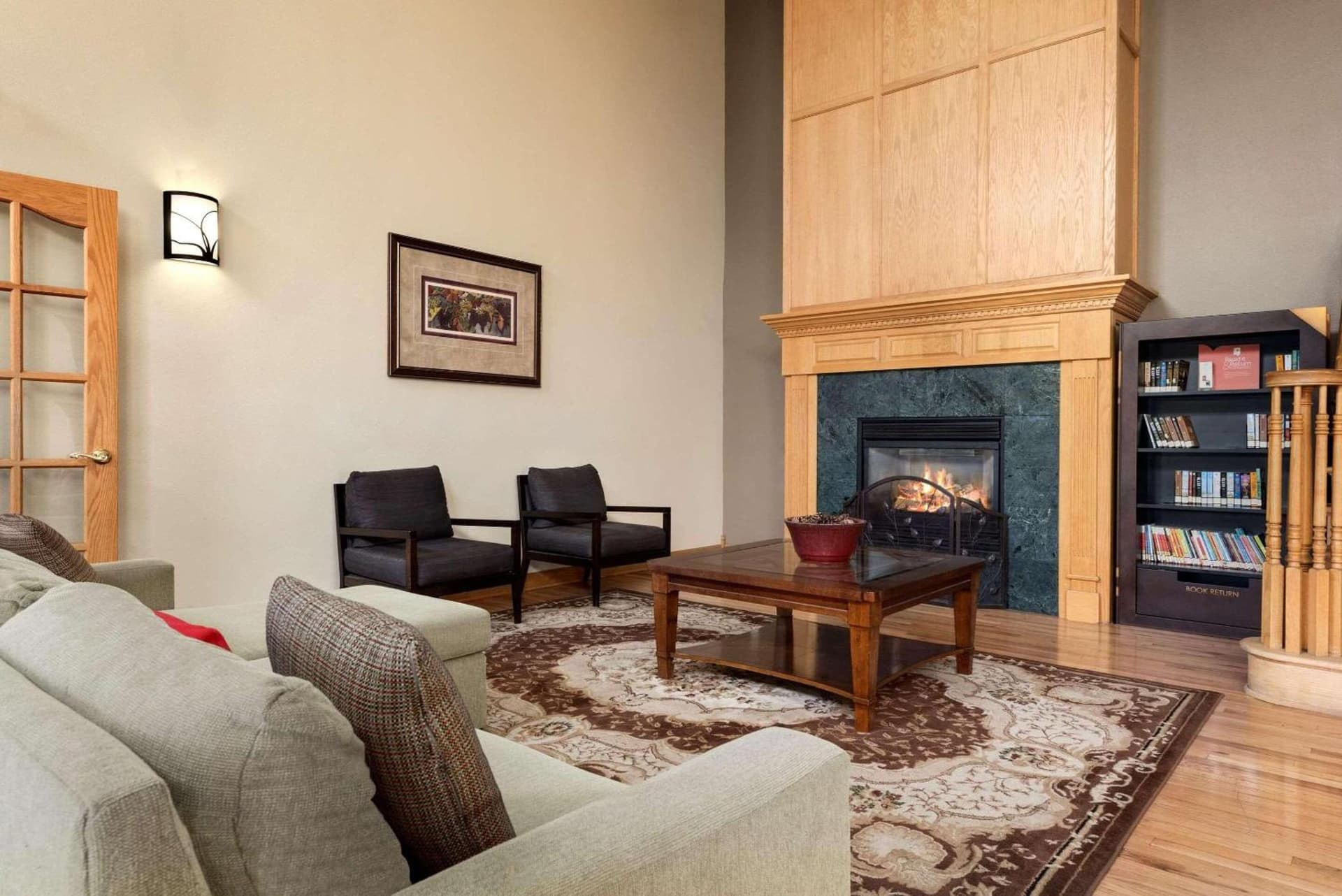 Country Inn & Suites by Radisson, Milwaukee Airport, WI interior in Milwaukee, WI — gallery photo 2