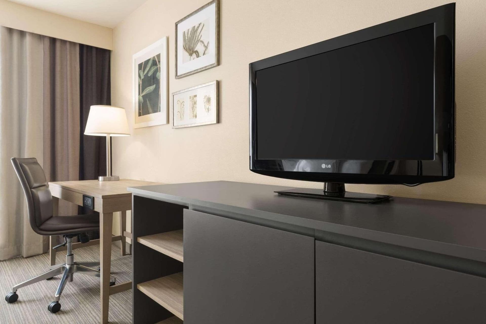 Country Inn & Suites by Radisson, Milwaukee Airport, WI property views in Milwaukee, WI — gallery photo 3