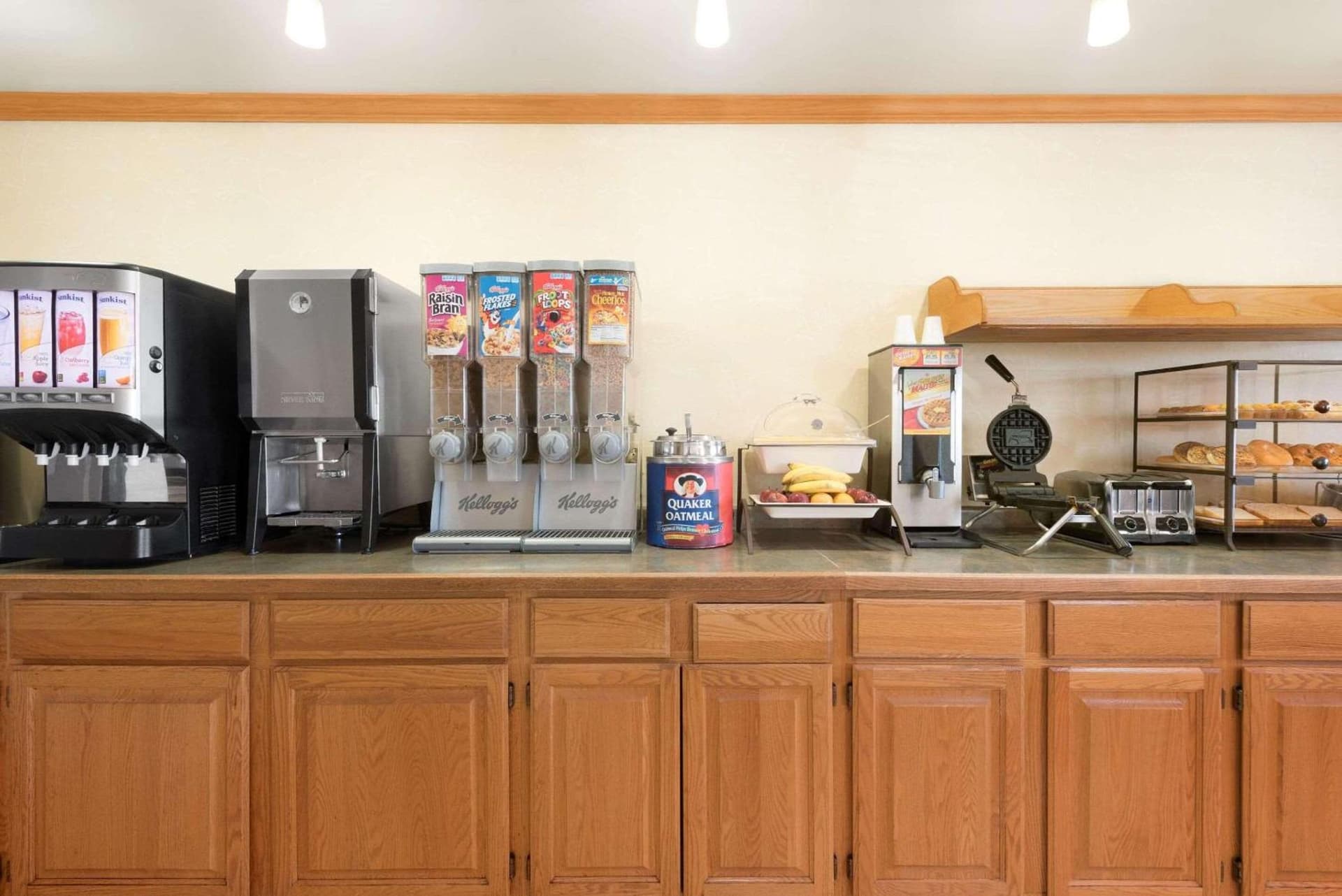 Country Inn & Suites by Radisson, Milwaukee Airport, WI gallery photo in Milwaukee, WI — image 29