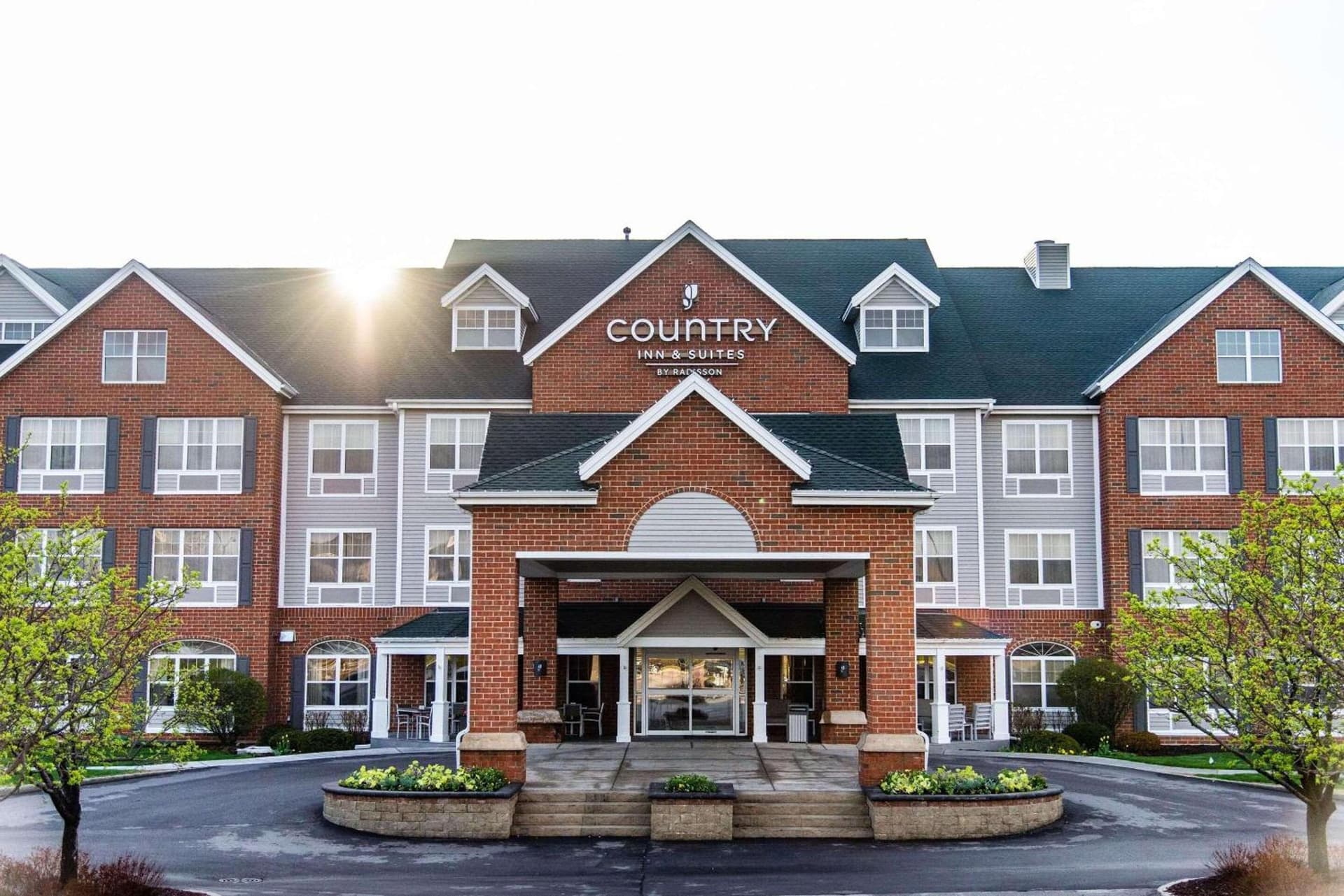 Country Inn & Suites by Radisson, Milwaukee West Brookfield , WI interior in Brookfield, WI — gallery photo 2