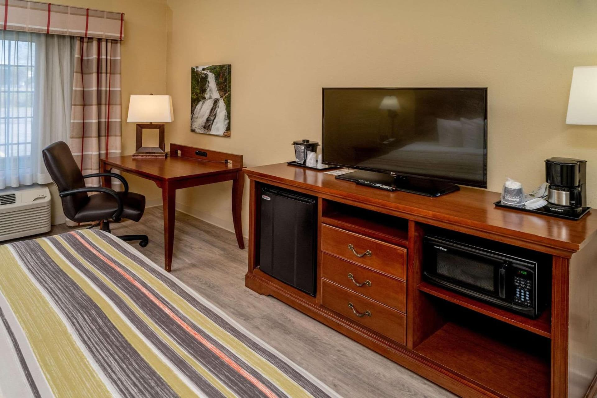 Country Inn & Suites By Radisson, Charleston South, WV gallery photo in Charleston, WV — image 45