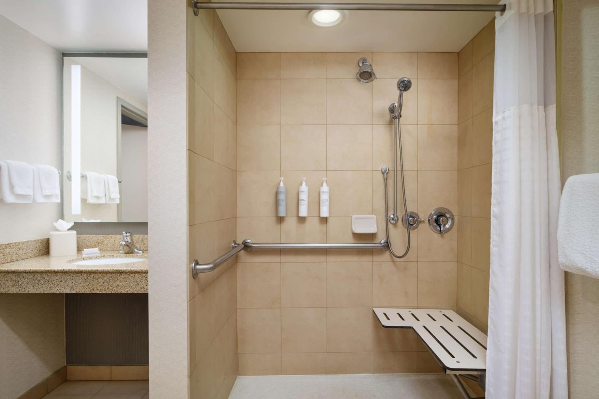 Hilton Garden Inn Schaumburg gallery photo in Schaumburg, IL — image 35