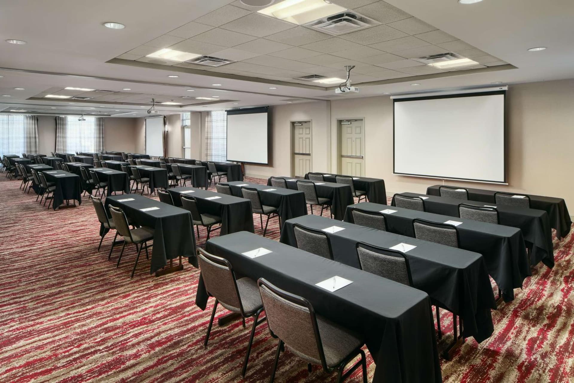 Hilton Garden Inn Schaumburg property views in Schaumburg, IL — gallery photo 3