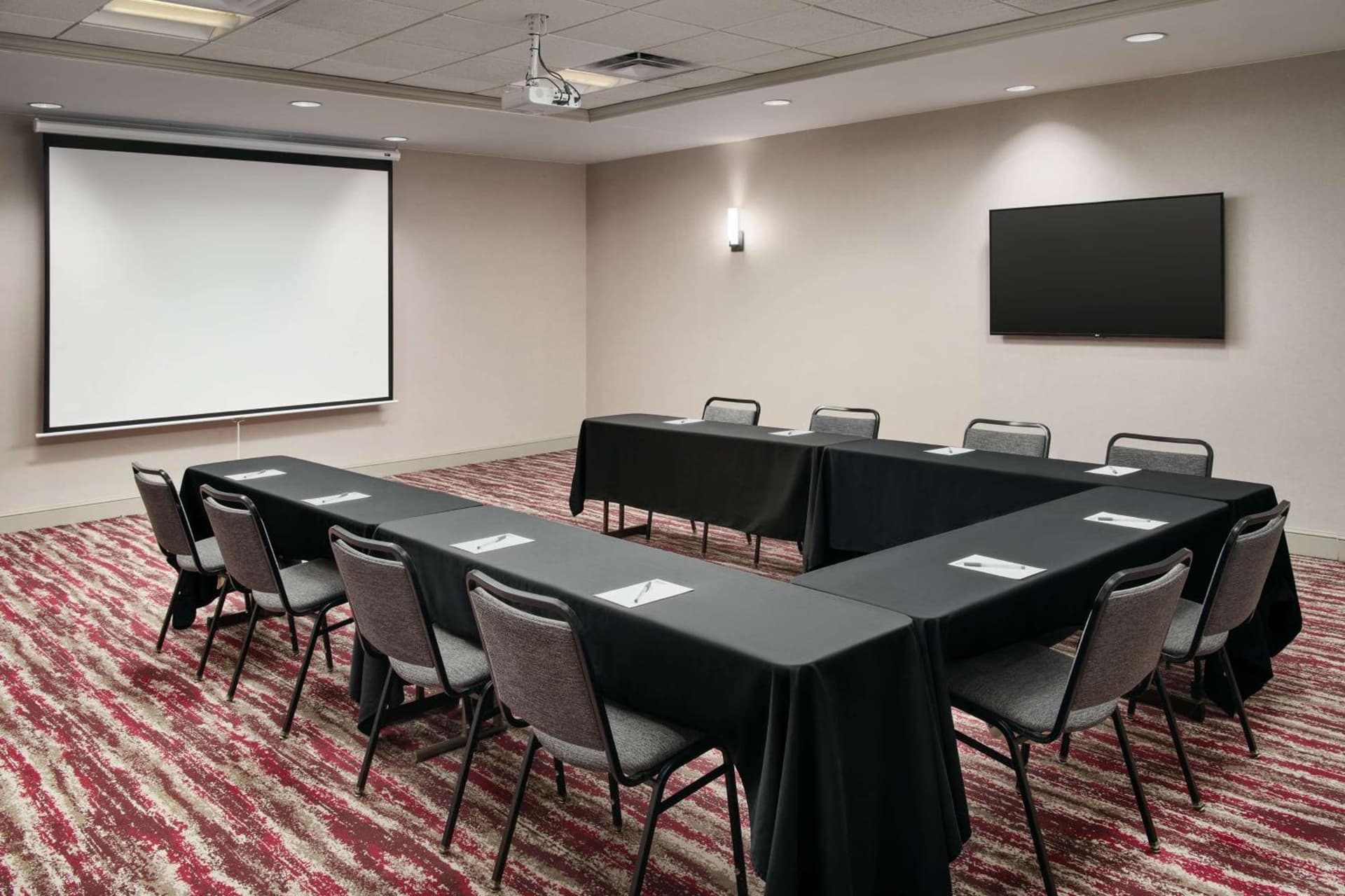 Hilton Garden Inn Schaumburg gallery photo in Schaumburg, IL — image 6