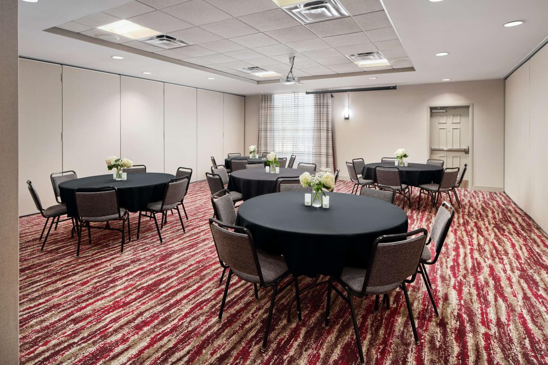 Hilton Garden Inn Schaumburg gallery photo in Schaumburg, IL — image 34