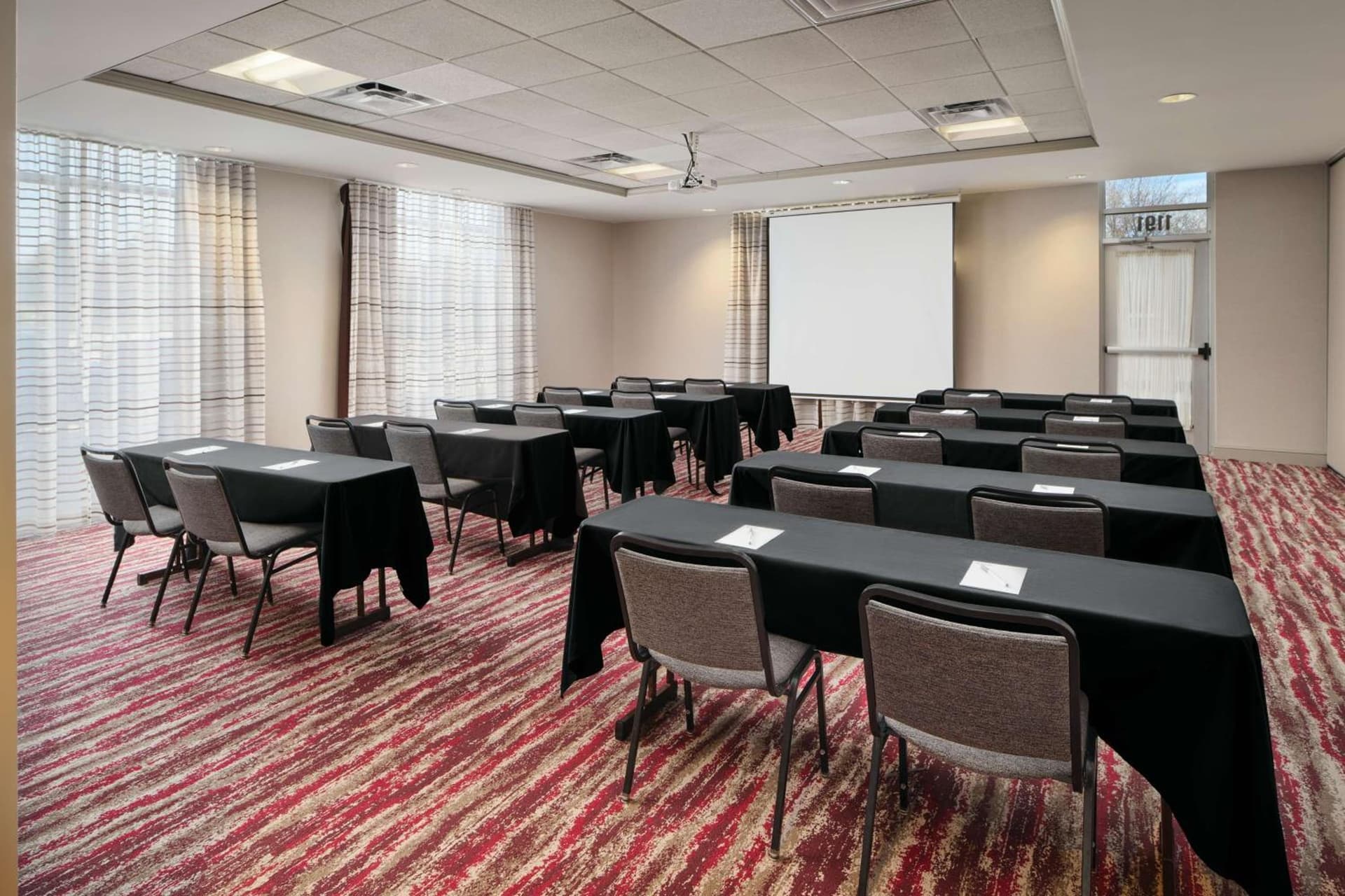 Hilton Garden Inn Schaumburg gallery photo in Schaumburg, IL — image 14