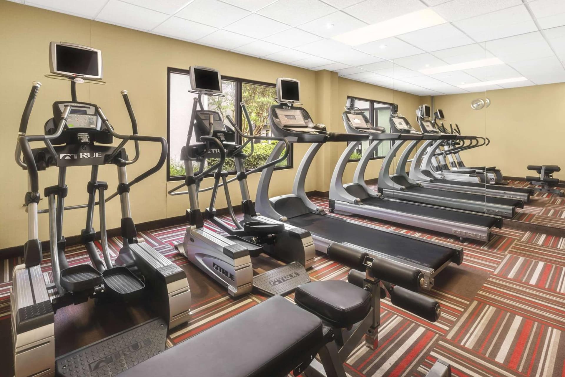 Super 8 by Wyndham Dallas Love Field Airport gallery photo in Dallas, TX — image 28