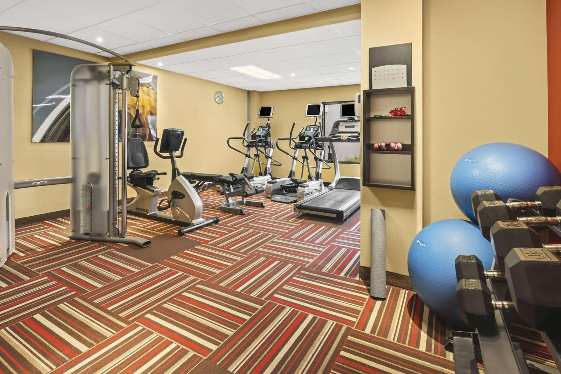 Super 8 by Wyndham Dallas Love Field Airport gallery photo in Dallas, TX — image 9