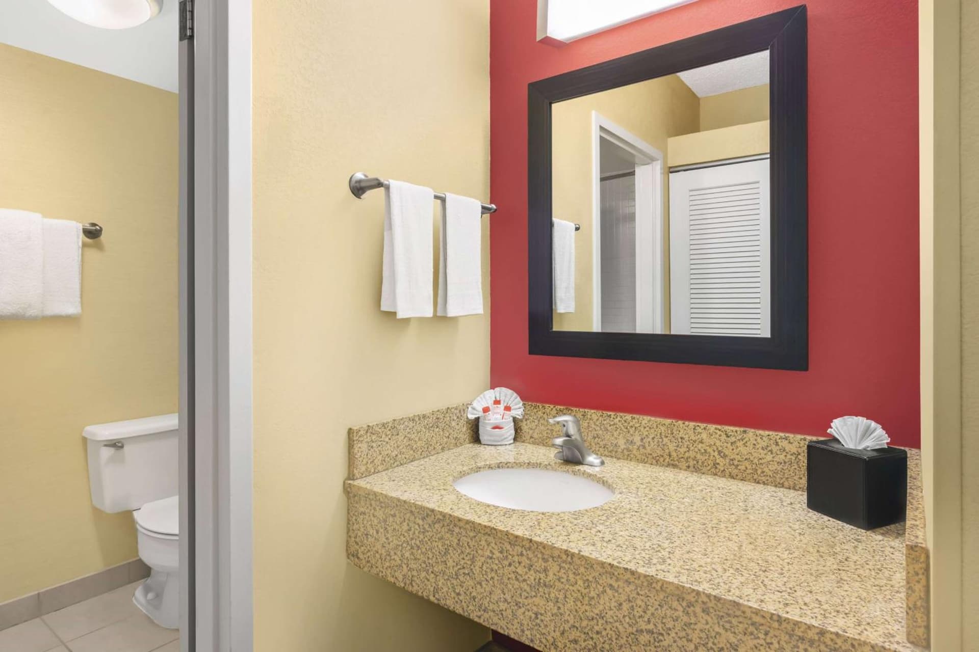 Super 8 by Wyndham Dallas Love Field Airport gallery photo in Dallas, TX — image 46