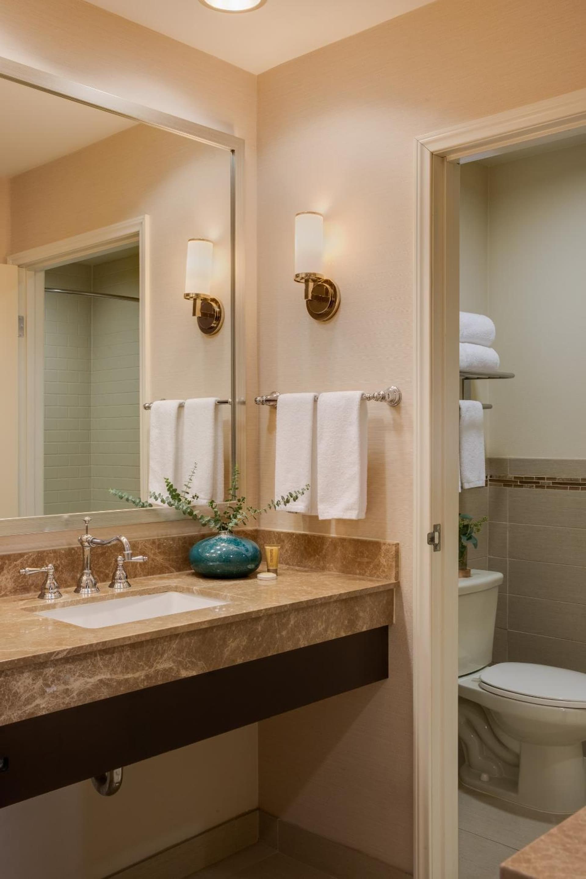 Ayres Hotel Fountain Valley - Huntington Beach interior in Fountain Valley, CA — gallery photo 2