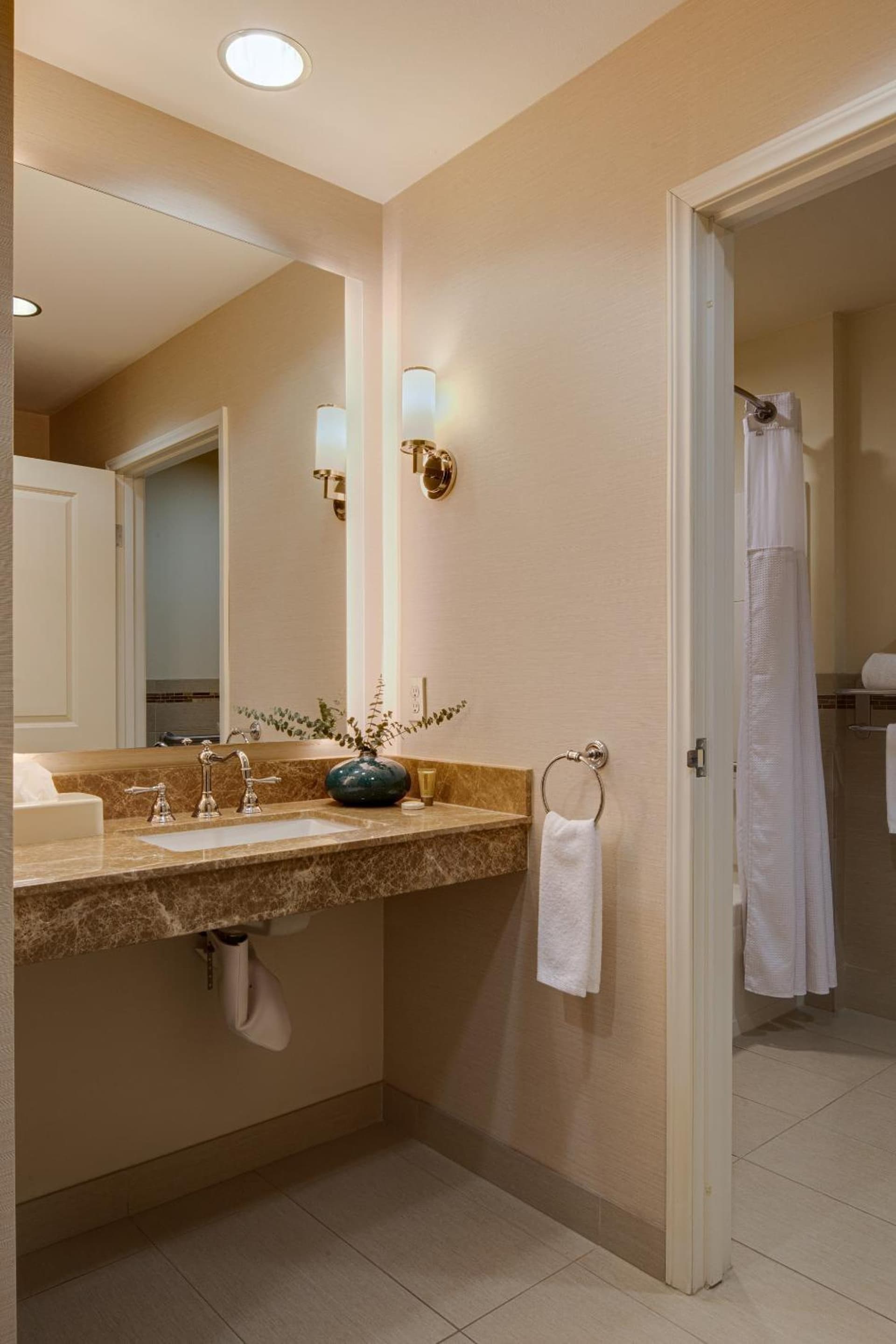 Ayres Hotel Fountain Valley - Huntington Beach gallery photo in Fountain Valley, CA — image 4