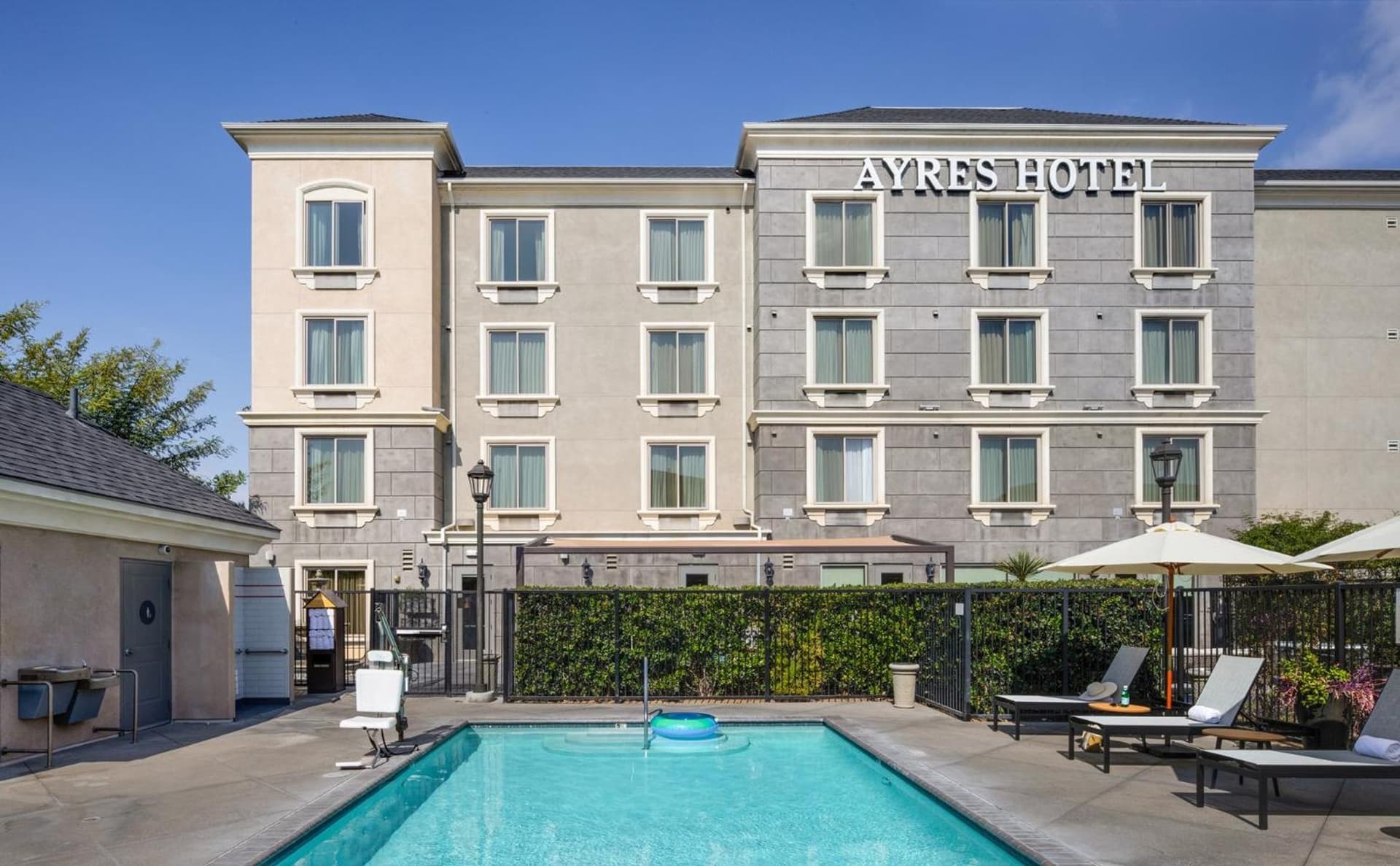 Ayres Hotel Fountain Valley - Huntington Beach interior in Fountain Valley, CA — gallery photo 2
