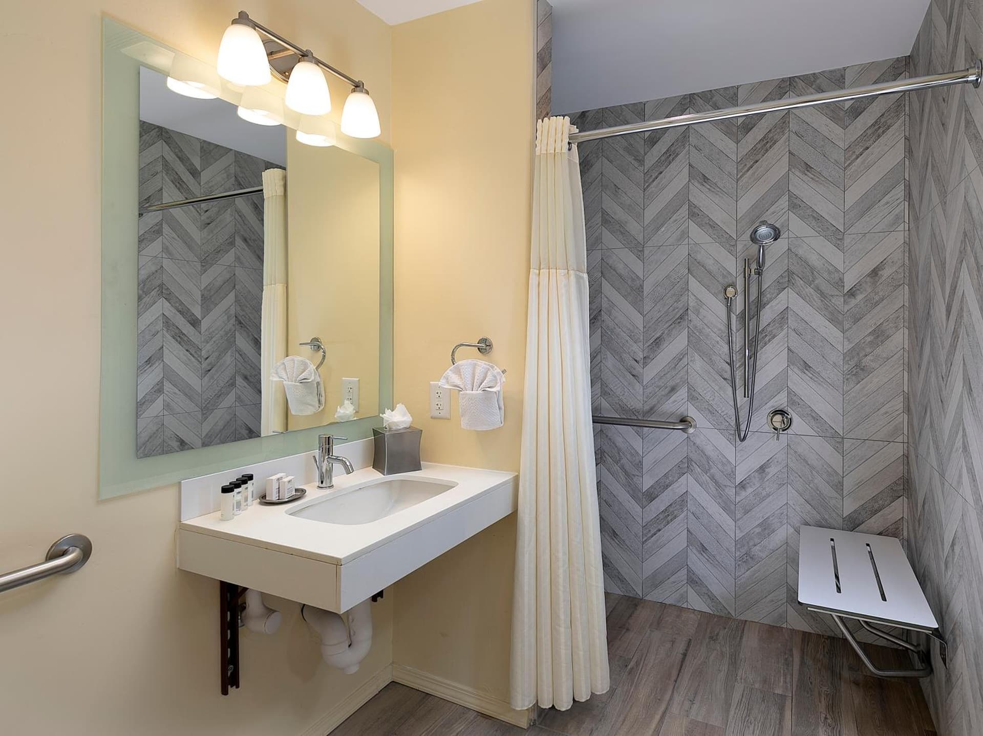 Pelican Inn & Suites gallery photo in Cambria, CA — image 13