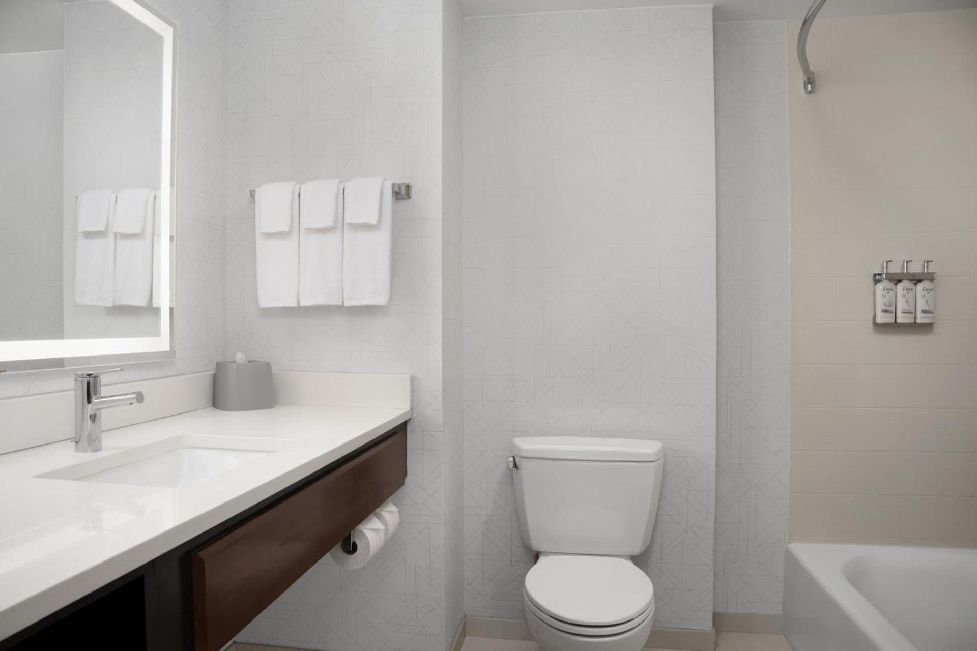 Holiday Inn Express & Suites Alexandria - Fort Belvoir by IHG gallery photo in Alexandria, VA — image 19