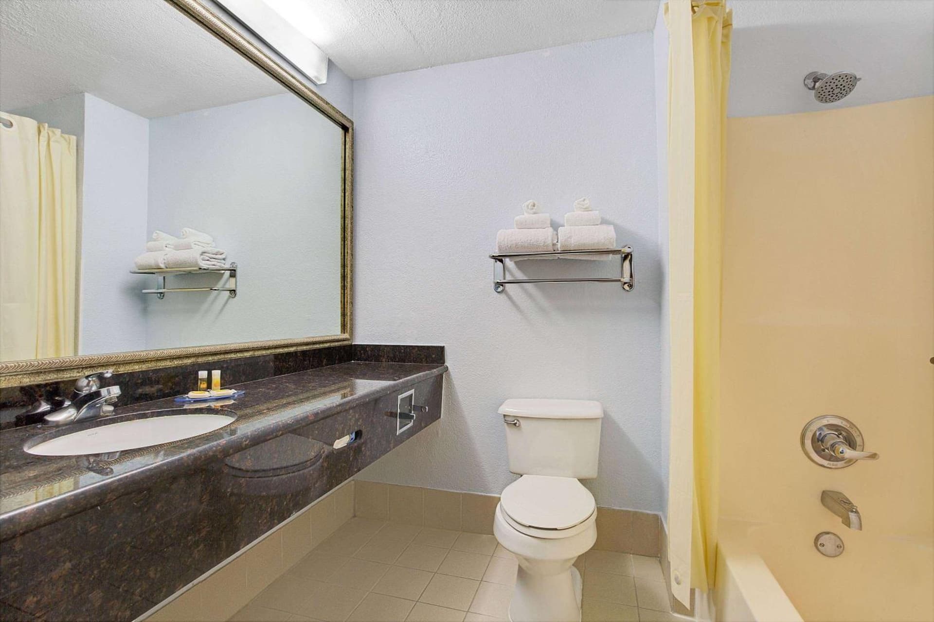 Days Inn by Wyndham Dallas Garland West gallery photo in Garland, TX — image 16
