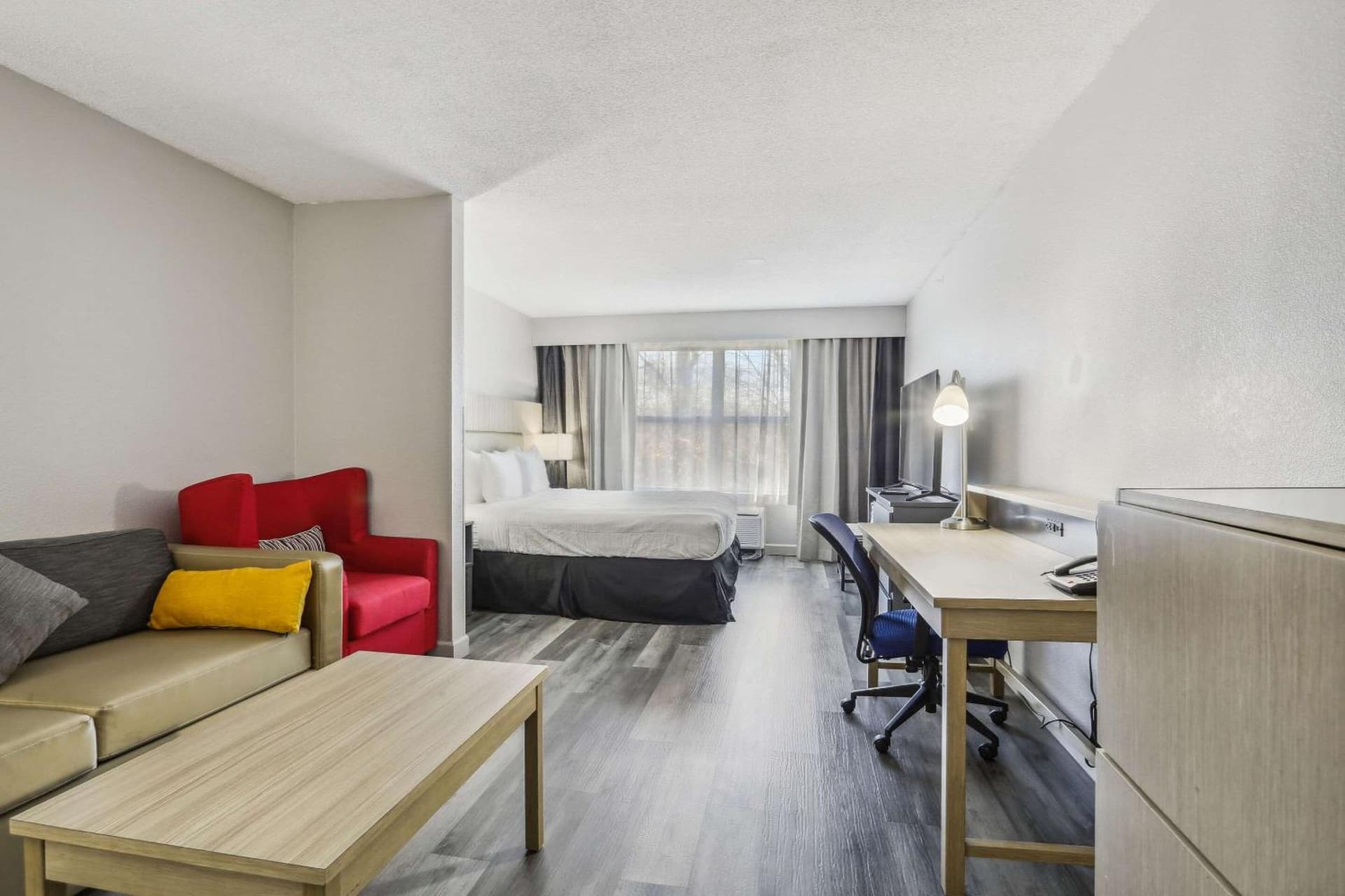 Country Inn & Suites by Radisson, Chicago O'Hare South, IL interior in Bensenville, IL — gallery photo 2