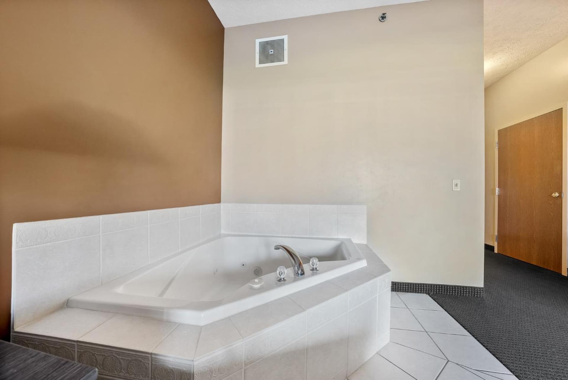 Bayshore Resort Downtown Put-in-Bay Island gallery photo in Put-in-Bay, OH — image 14