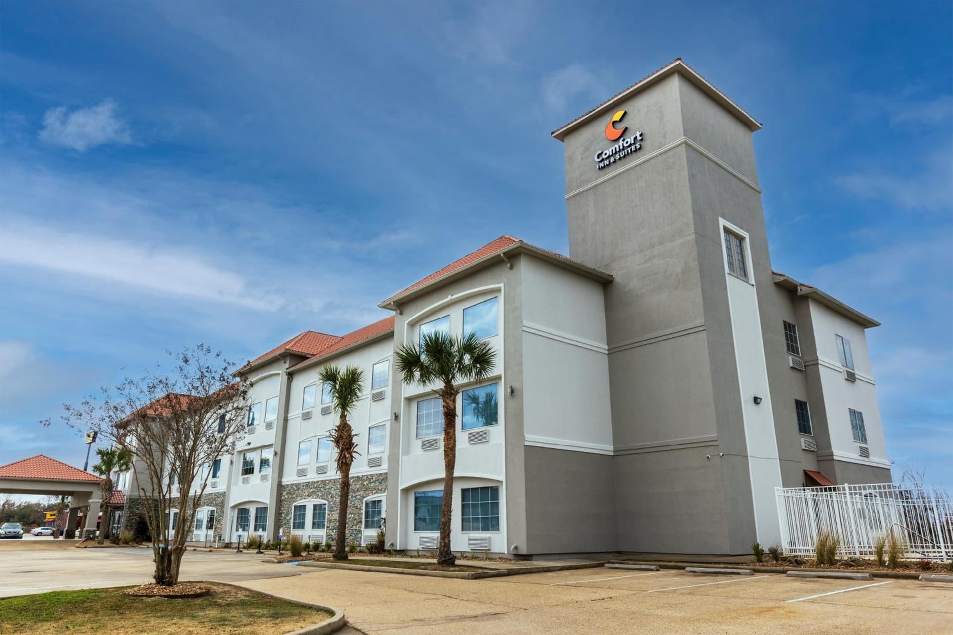 Comfort Inn & Suites New Iberia - Avery Island interior in New Iberia, LA — gallery photo 2