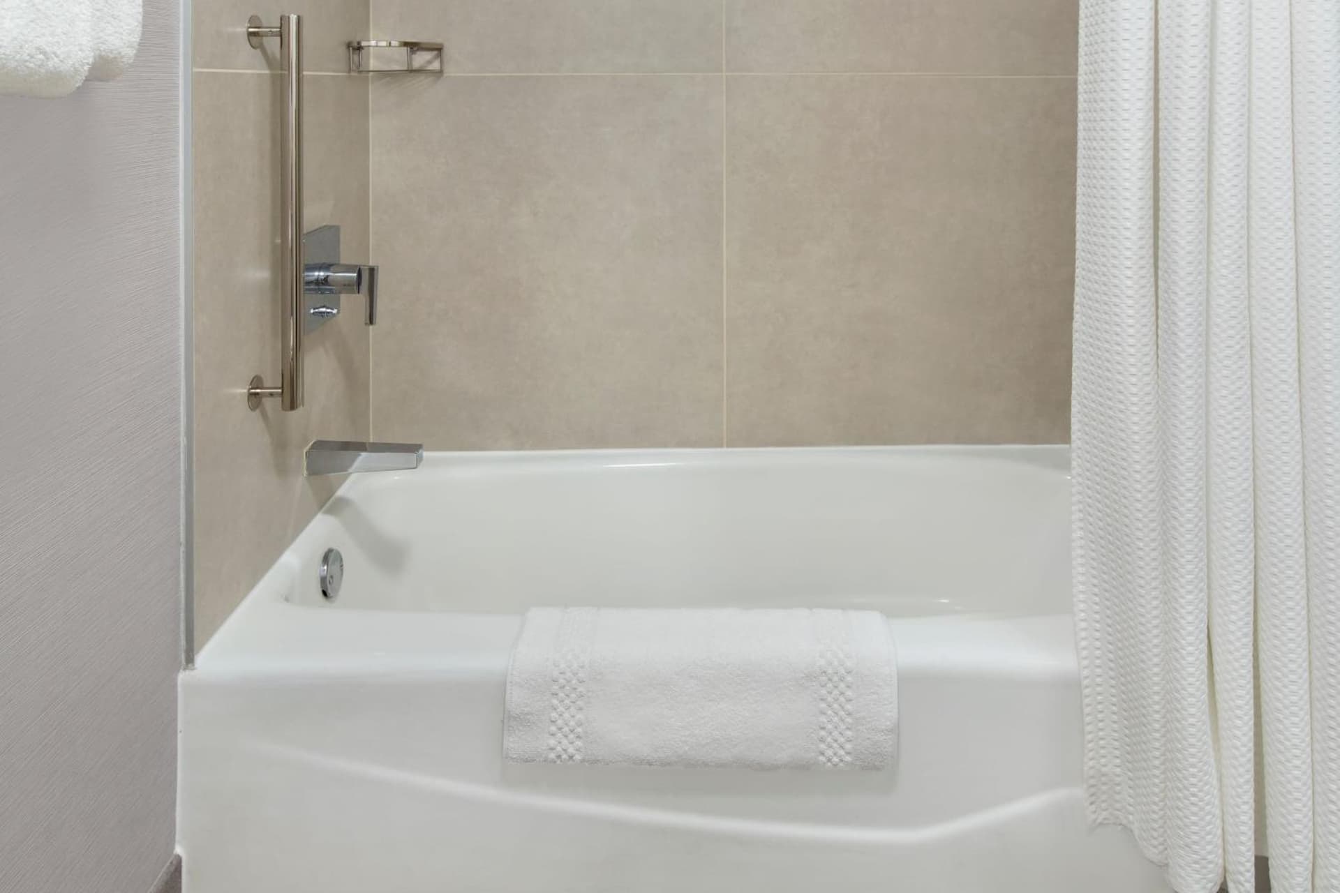 Courtyard by Marriott Tarrytown Westchester County gallery photo in Tarrytown, NY — image 6